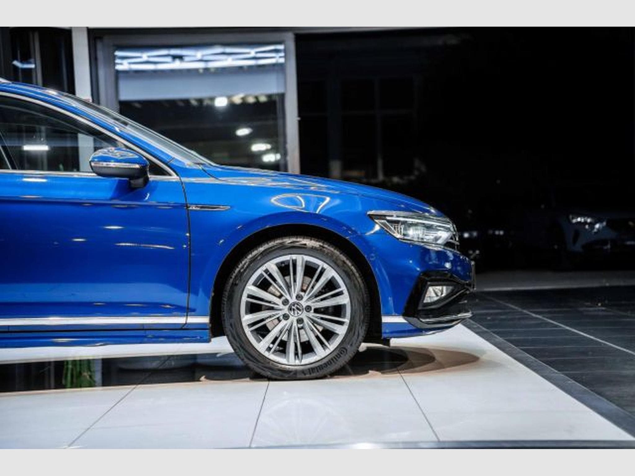 VW Passat Passat Variant 2.0 TDI DSG R-Line Eleg AHK STHZG (2023) - Photo 9