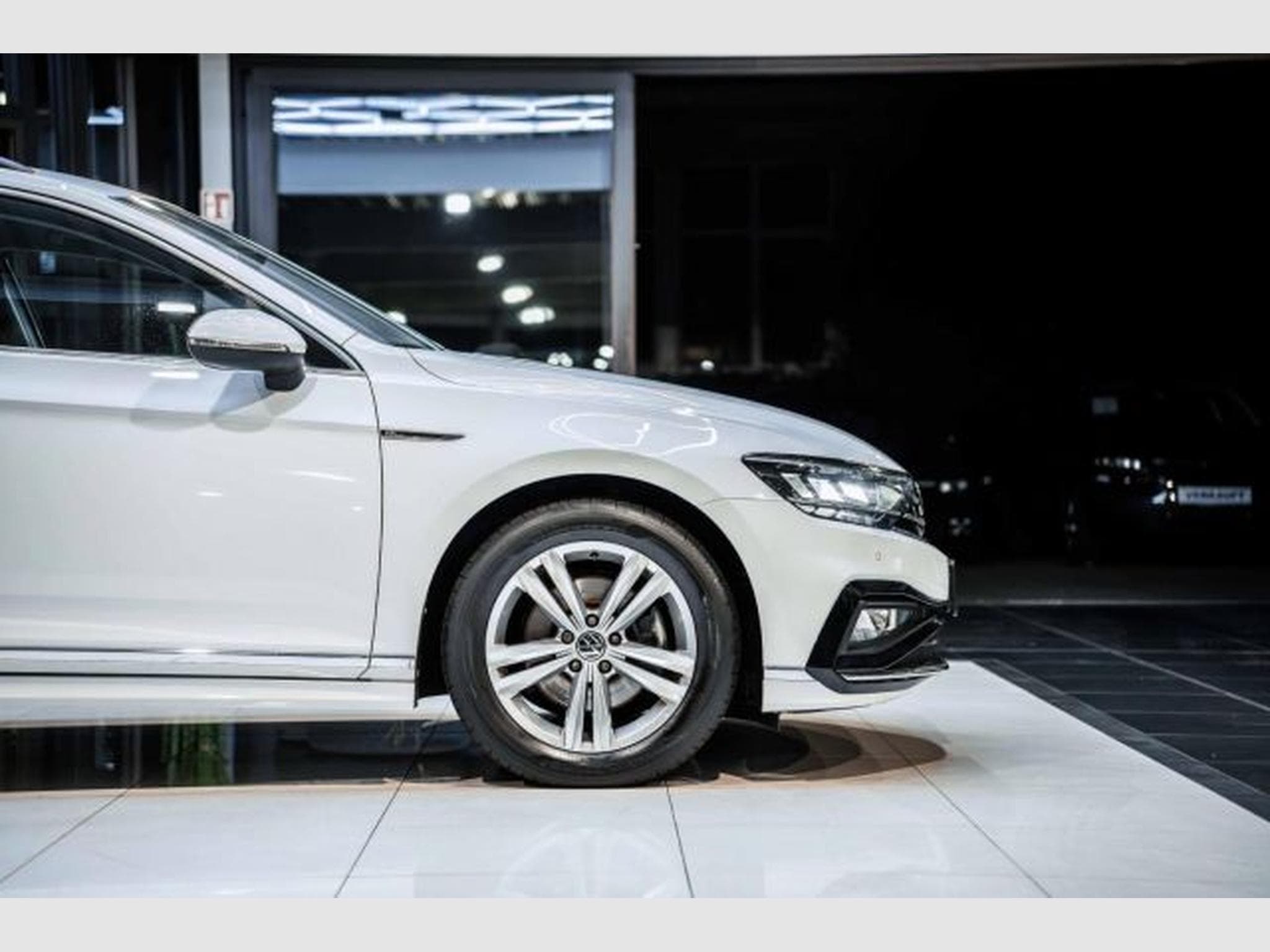 VW Passat Passat Variant 2.0 TDI DSG RLine LED RFK AHK SHZ (2023) - Photo 9