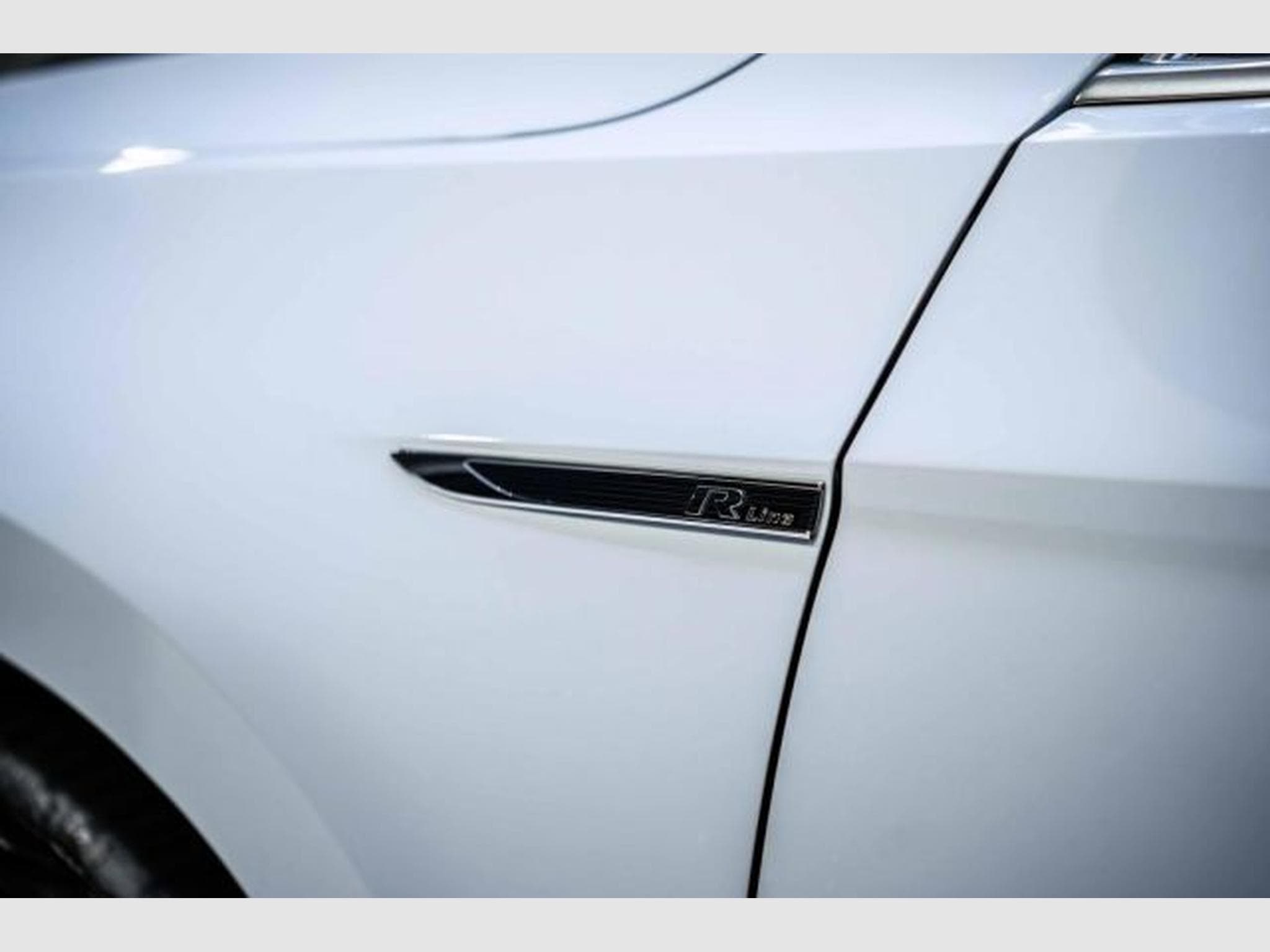 VW Passat Passat Variant 2.0 TDI DSG R-Line RFK AHK SHZG (2023) - Photo 10