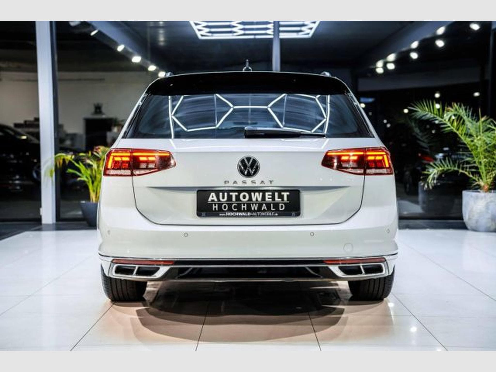 VW Passat Passat Variant 2.0 TDI DSG R-Line RFK AHK SHZG (2023) - Photo 13