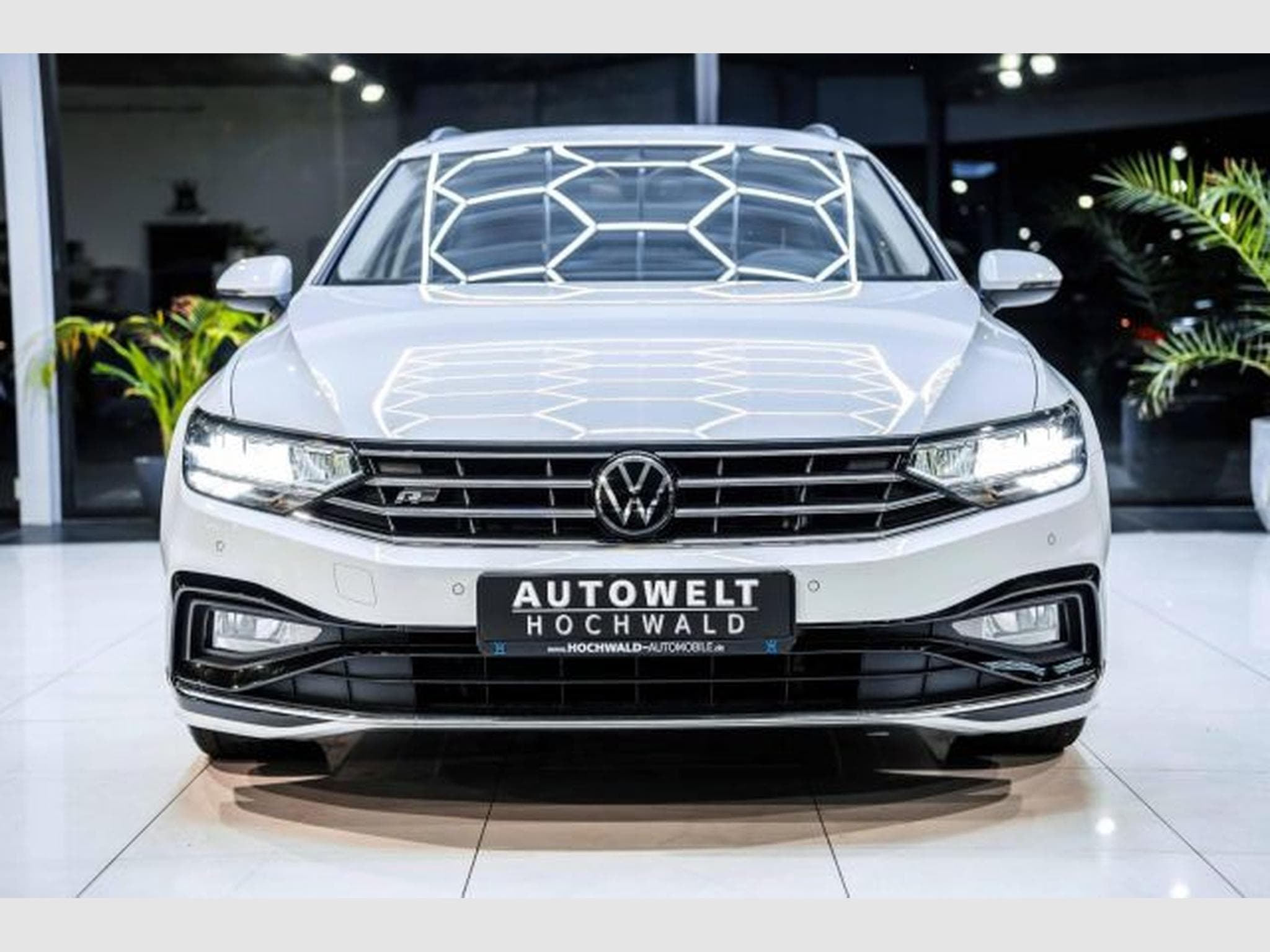 VW Passat Passat Variant 2.0 TDI DSG R-Line RFK AHK SHZG (2023) - Photo 5