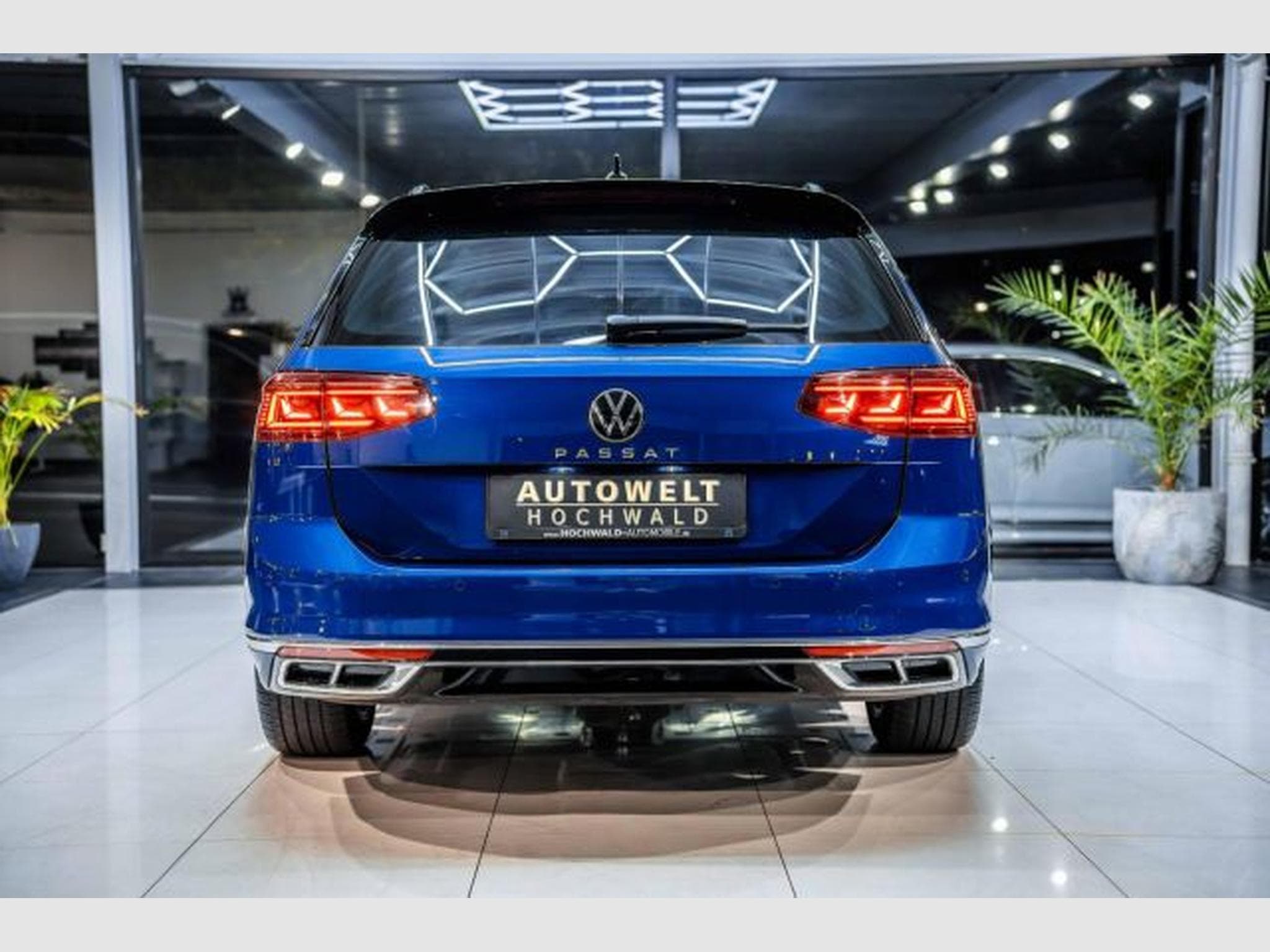 VW Passat Passat Variant 2.0 TDI DSG 3x R-Line NAVI IQ AHK (2023) - Photo 12