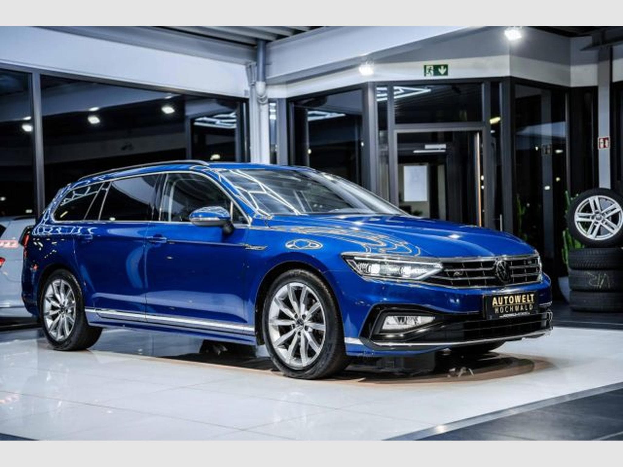 VW Passat Passat Variant 2.0 TDI DSG 3x R-Line NAVI IQ AHK (2023) - Photo 6