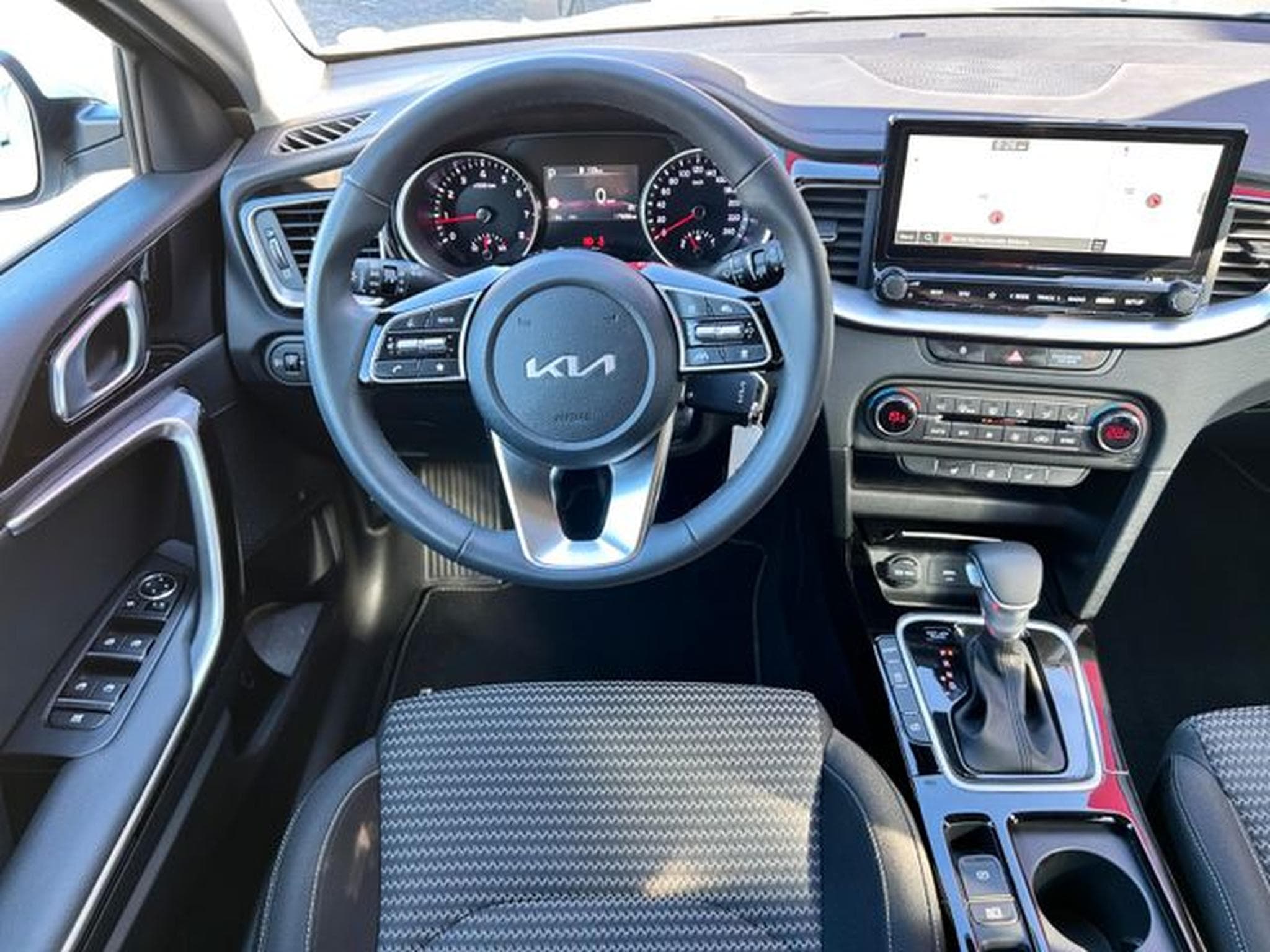 Kia Ceed Ceed 1.5 T-GDI DCT Spirit Navi JBL LED Kamera (2025) - Photo 12