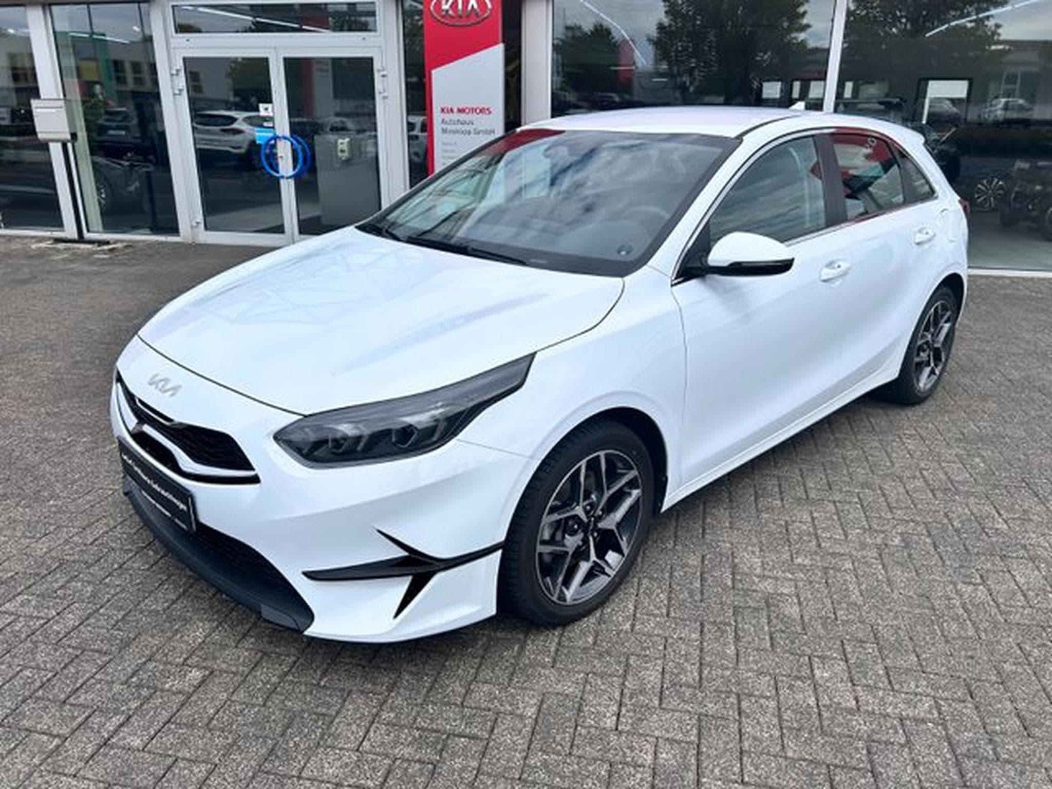 Kia Ceed Ceed 1.5 T-GDI DCT Spirit Navi JBL LED Kamera (2025) - Photo 3
