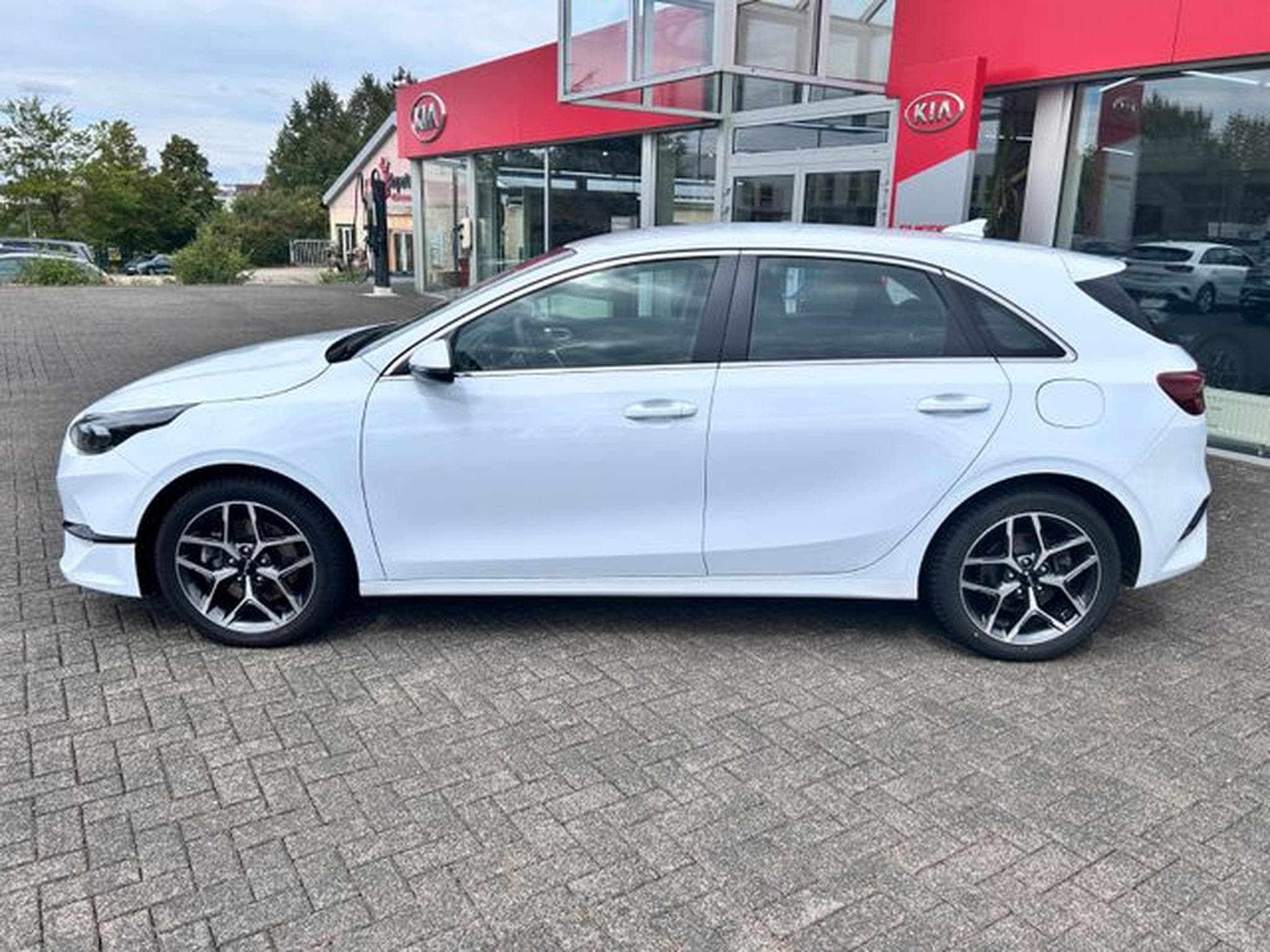 Kia Ceed Ceed 1.5 T-GDI DCT Spirit Navi JBL LED Kamera (2025) - Photo 4