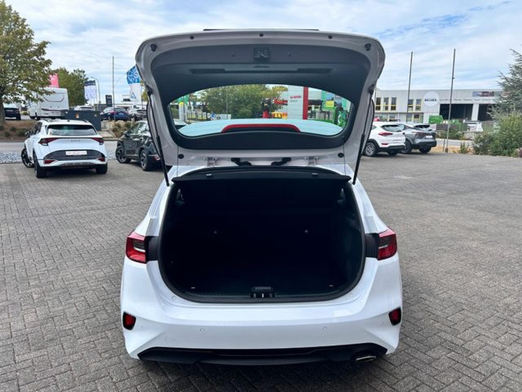 Kia Ceed Ceed 1.5 T-GDI DCT Spirit Navi JBL LED Kamera (2025) - Photo 7
