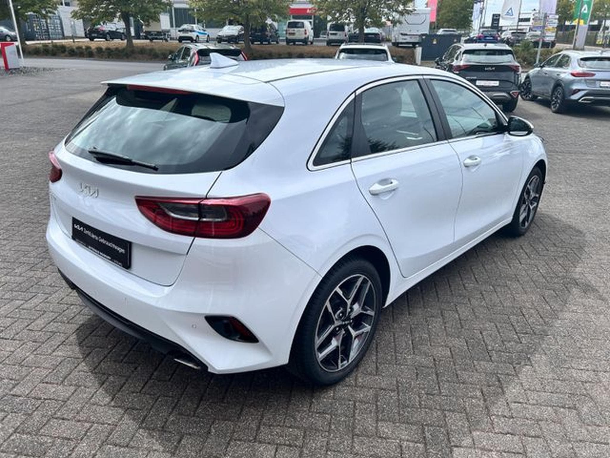 Kia Ceed Ceed 1.5 T-GDI DCT Spirit Navi JBL LED Kamera (2025) - Photo 8