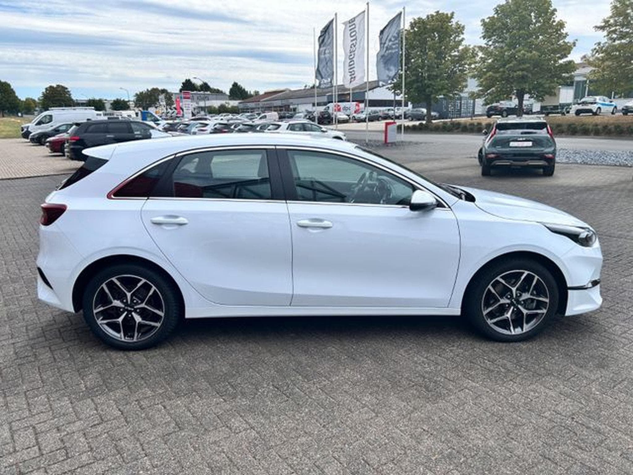 Kia Ceed Ceed 1.5 T-GDI DCT Spirit Navi JBL LED Kamera (2025) - Photo 9