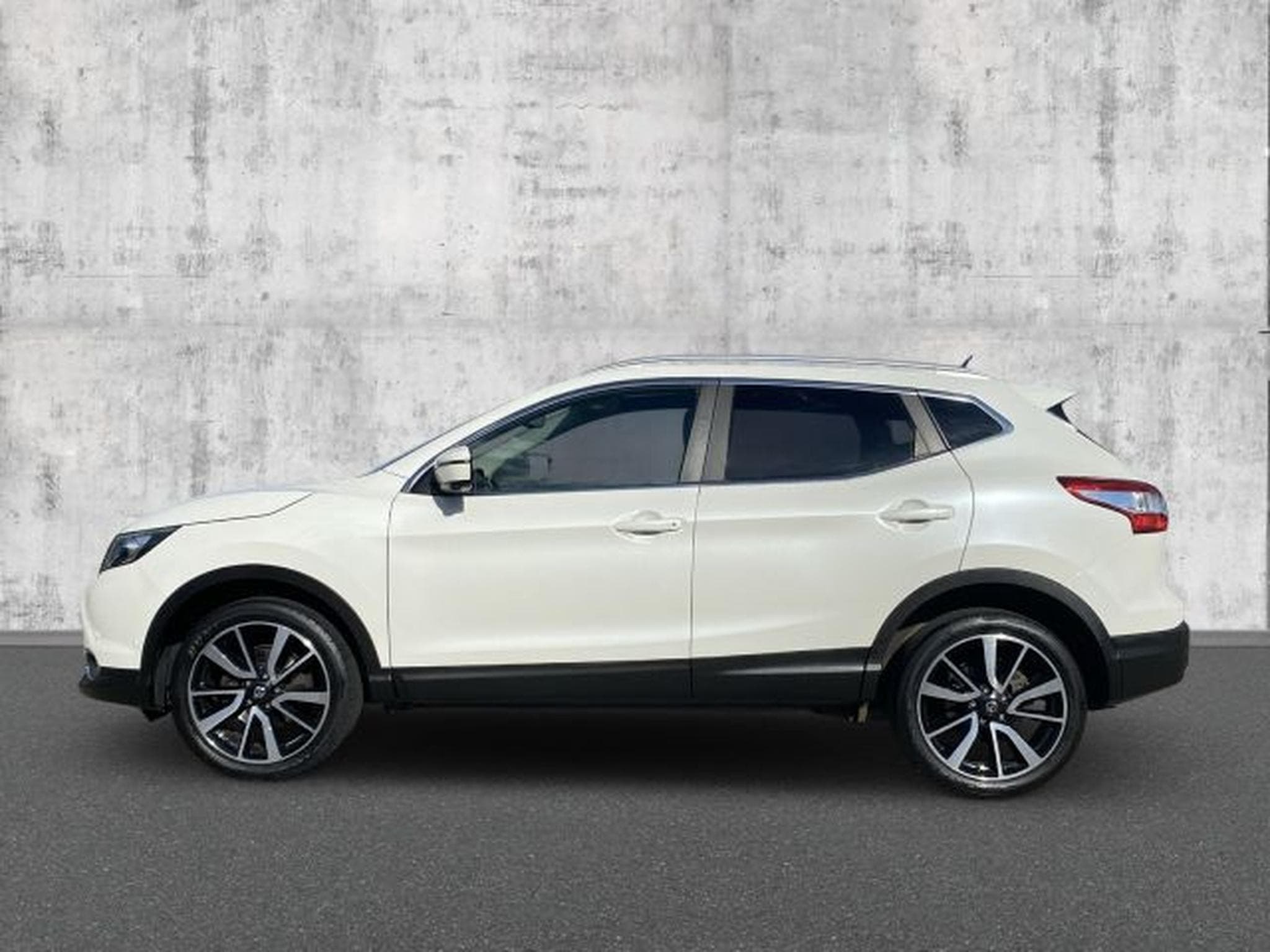 Nissan Qashqai Qashqai Tekna+ 1.6 DIG-T NAVI LED RFK PANO BOSE (2017) - Photo 2