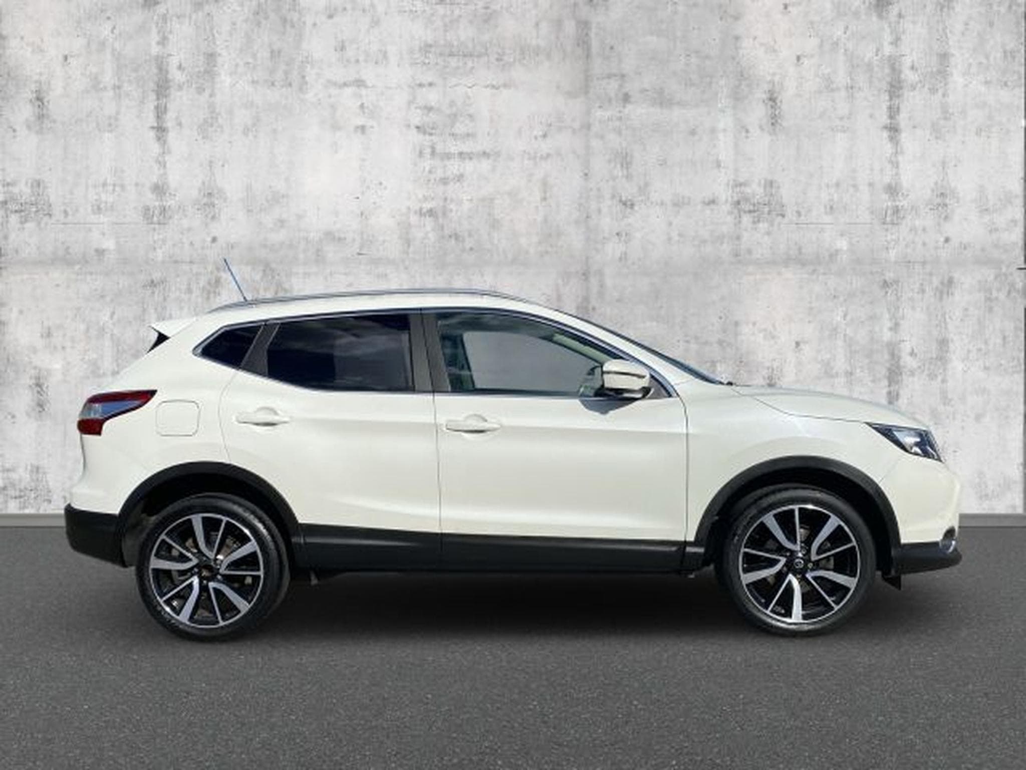 Nissan Qashqai Qashqai Tekna+ 1.6 DIG-T NAVI LED RFK PANO BOSE (2017) - Photo 6