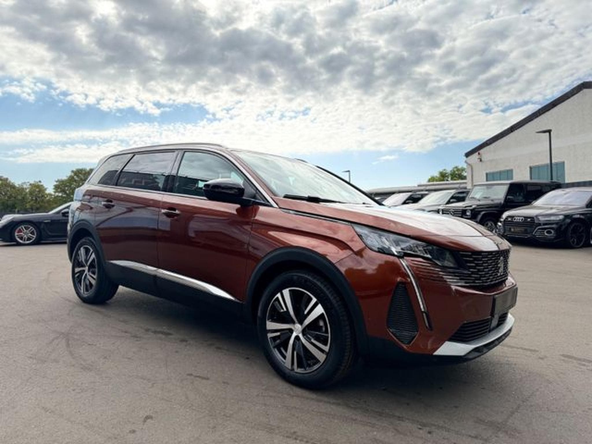 Peugeot 5008 5008 ALLURE PACK*7.SITZER*KAMERA*PDC*NAVI* (2023) - Photo 4