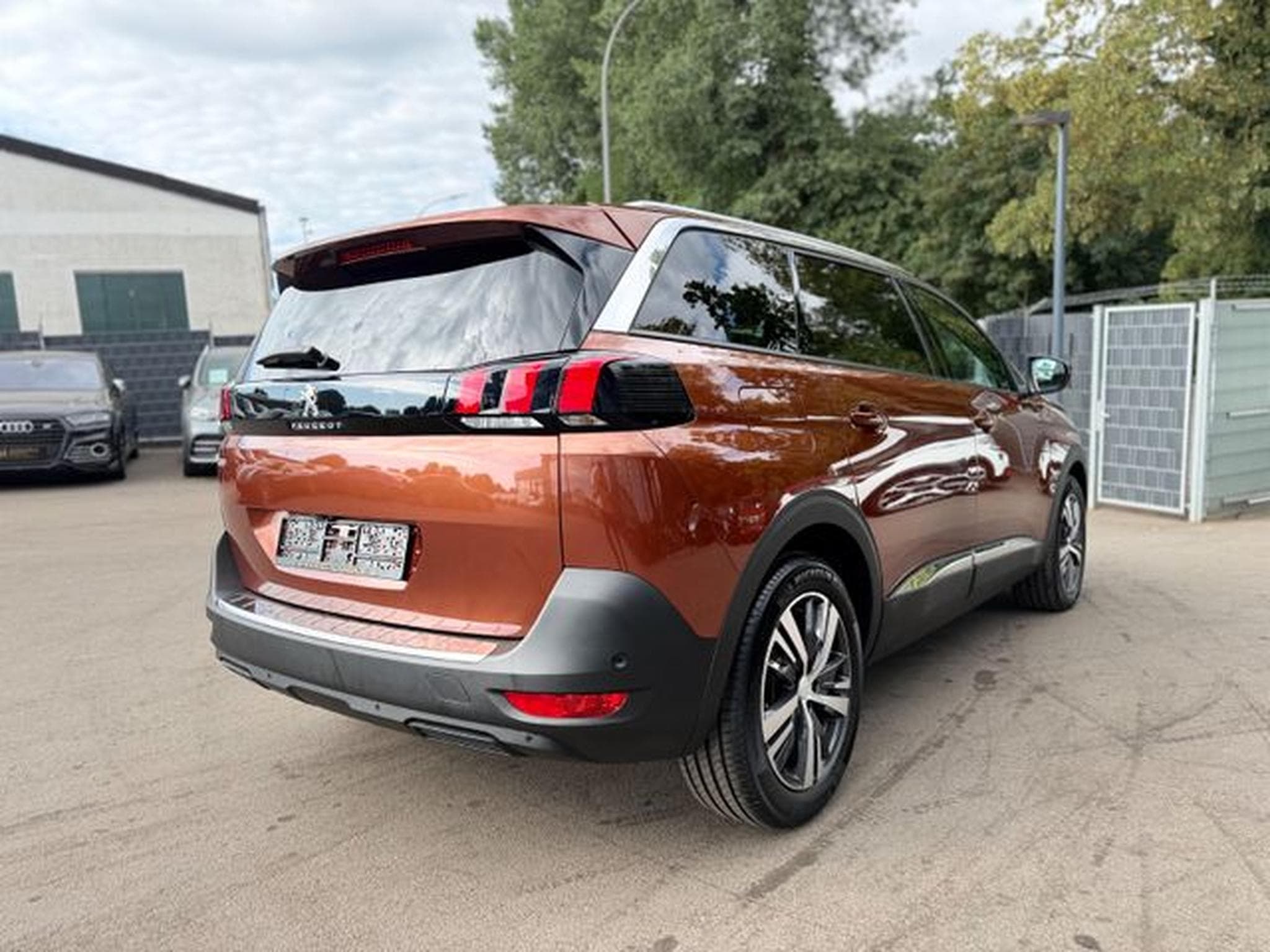 Peugeot 5008 5008 ALLURE PACK*7.SITZER*KAMERA*PDC*NAVI* (2023) - Photo 6