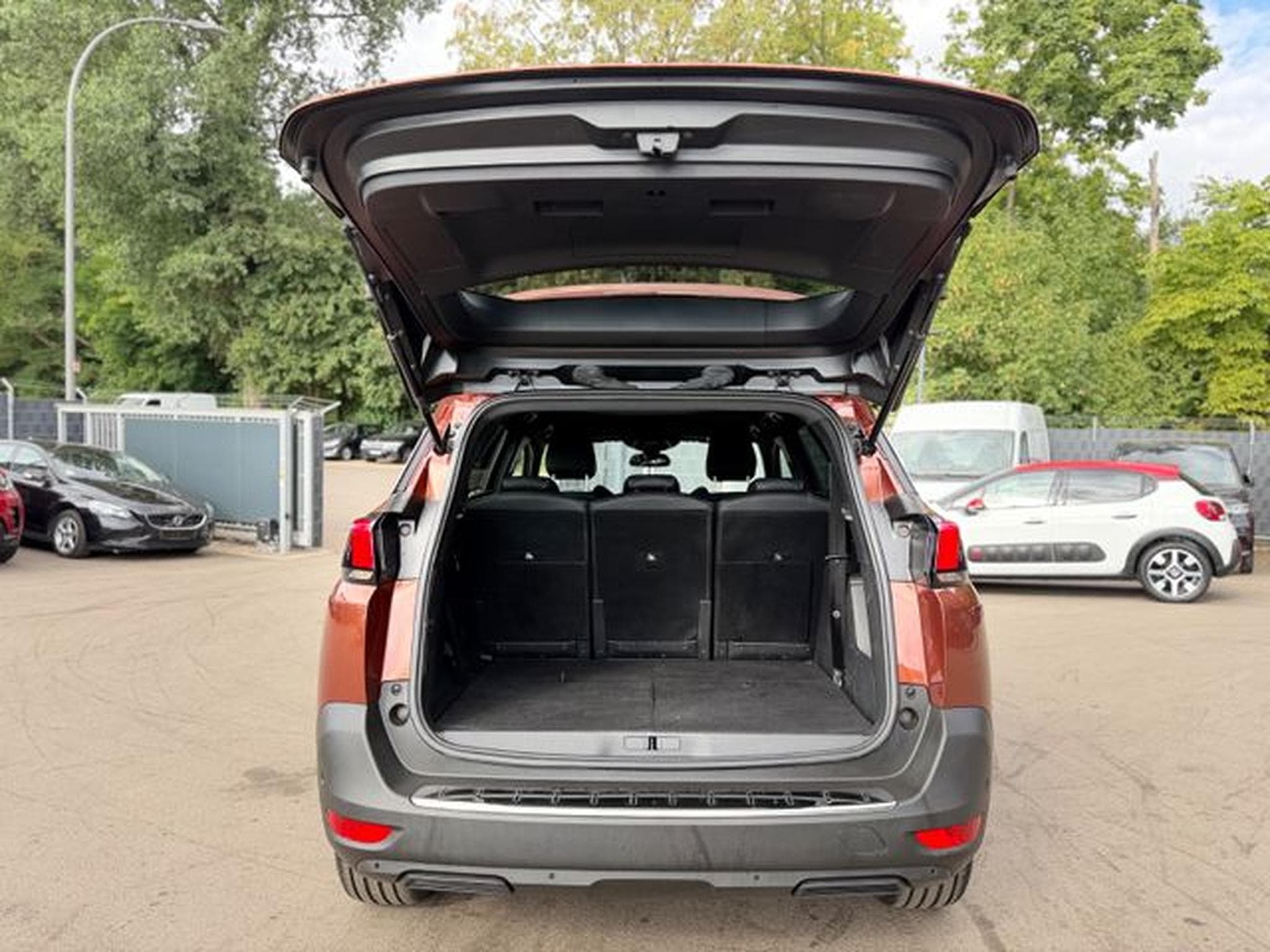 Peugeot 5008 5008 ALLURE PACK*7.SITZER*KAMERA*PDC*NAVI* (2023) - Photo 8