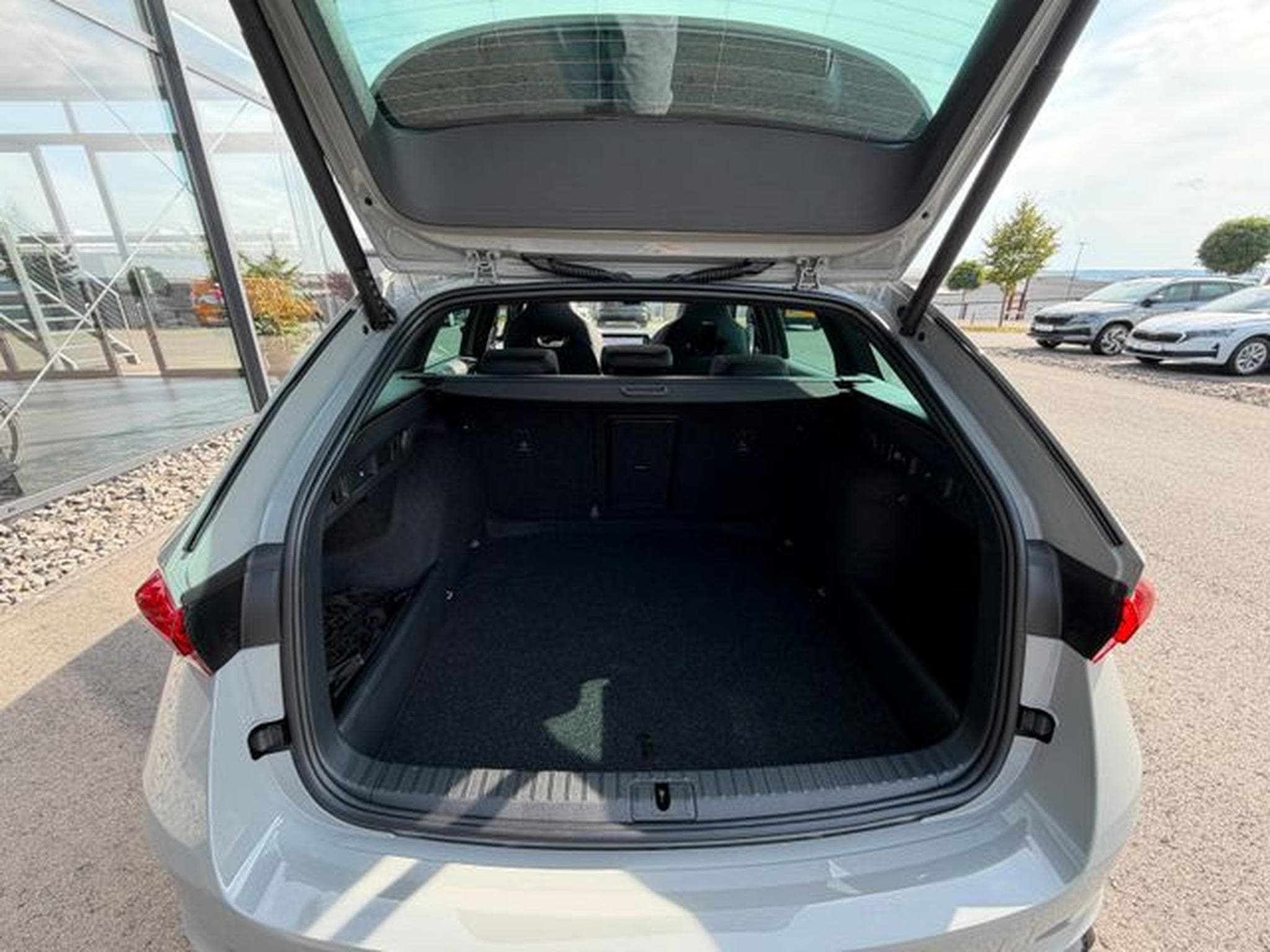 Skoda Octavia Octavia Kombi 2.0TSI RS Pano AHK Leder Canton (2025) - Photo 12