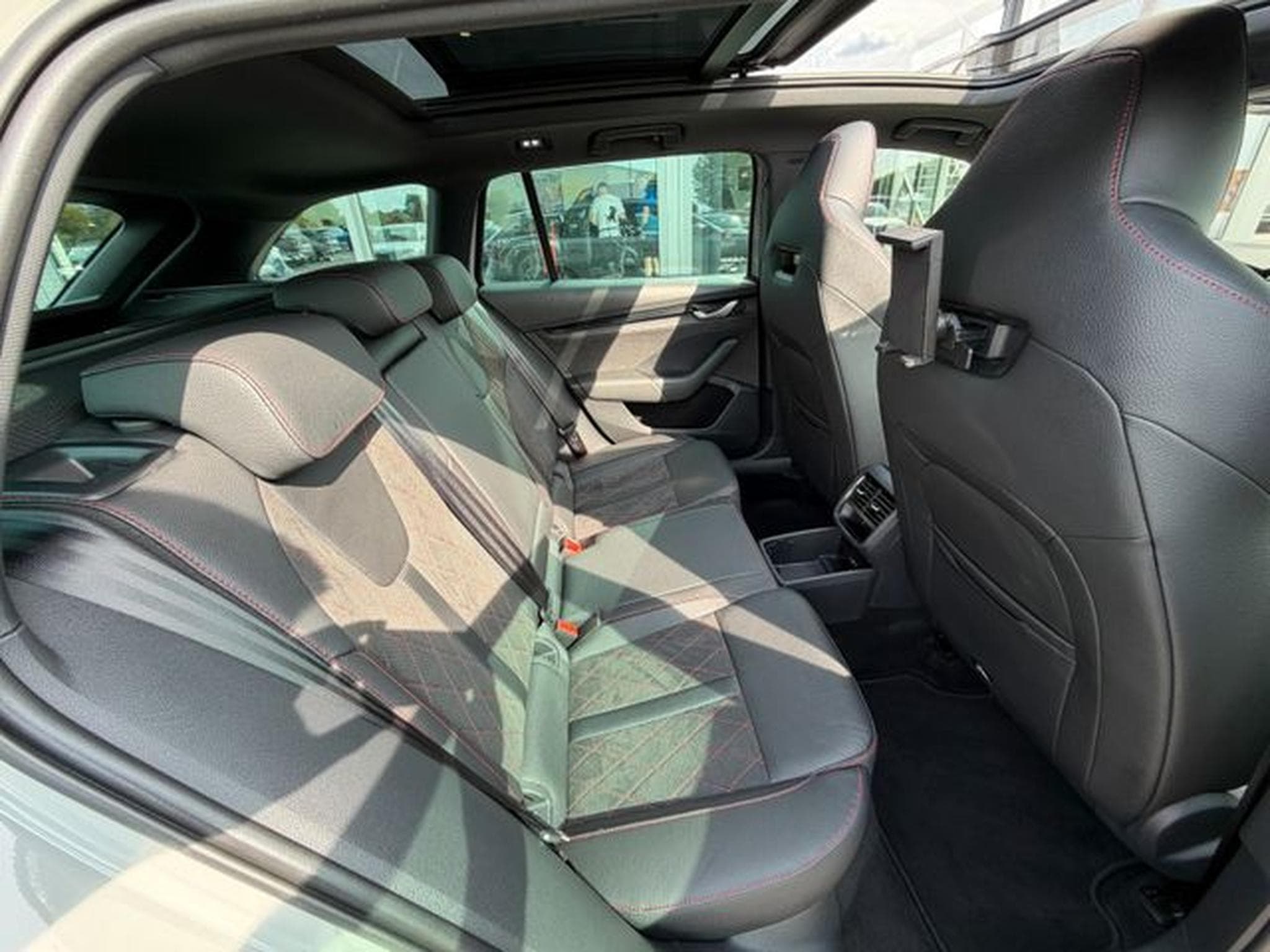 Skoda Octavia Octavia Kombi 2.0TSI RS Pano AHK Leder Canton (2025) - Photo 15