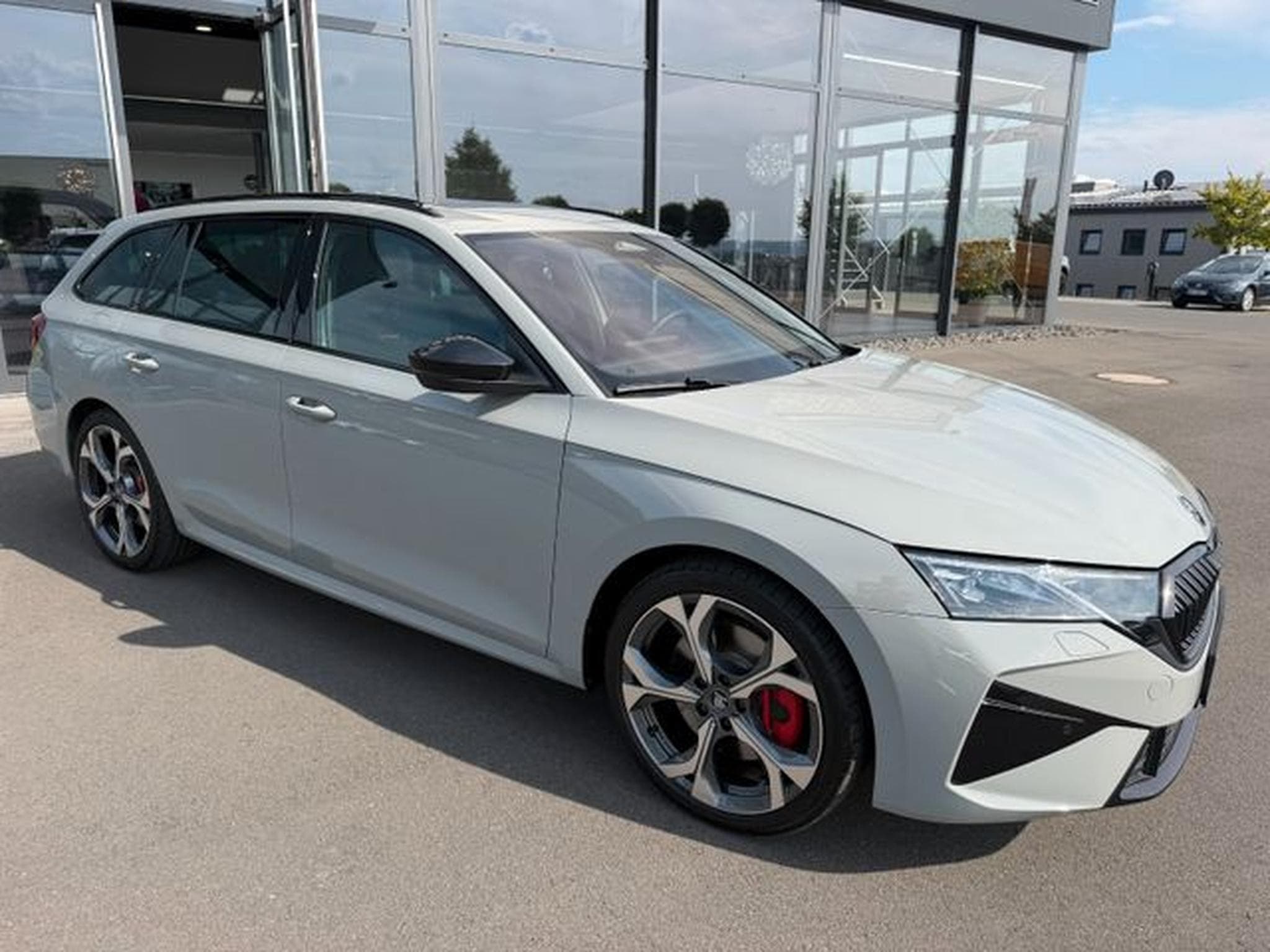 Skoda Octavia Octavia Kombi 2.0TSI RS Pano AHK Leder Canton (2025) - Photo 3