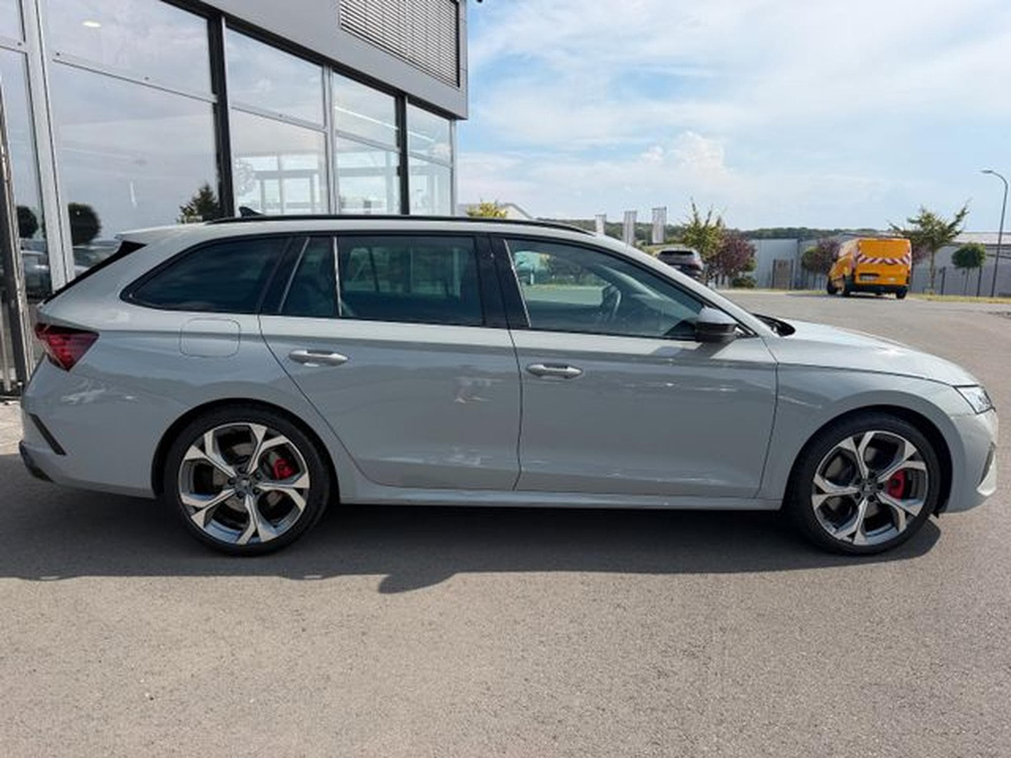 Skoda Octavia Octavia Kombi 2.0TSI RS Pano AHK Leder Canton (2025) - Photo 4