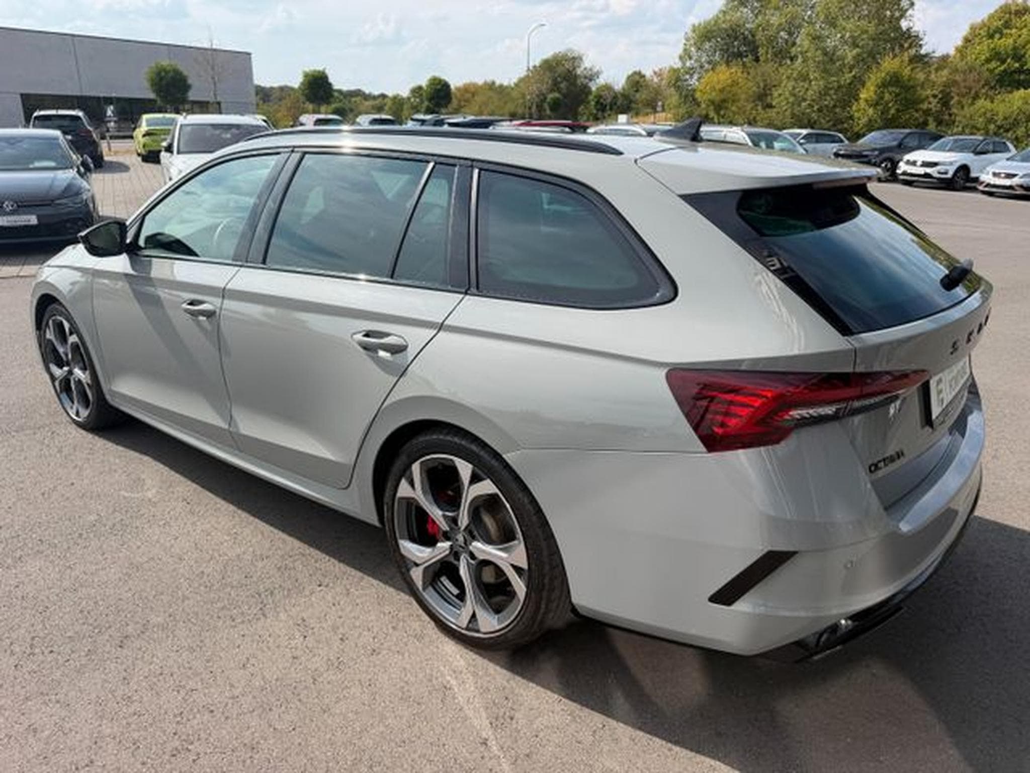 Skoda Octavia Octavia Kombi 2.0TSI RS Pano AHK Leder Canton (2025) - Photo 6