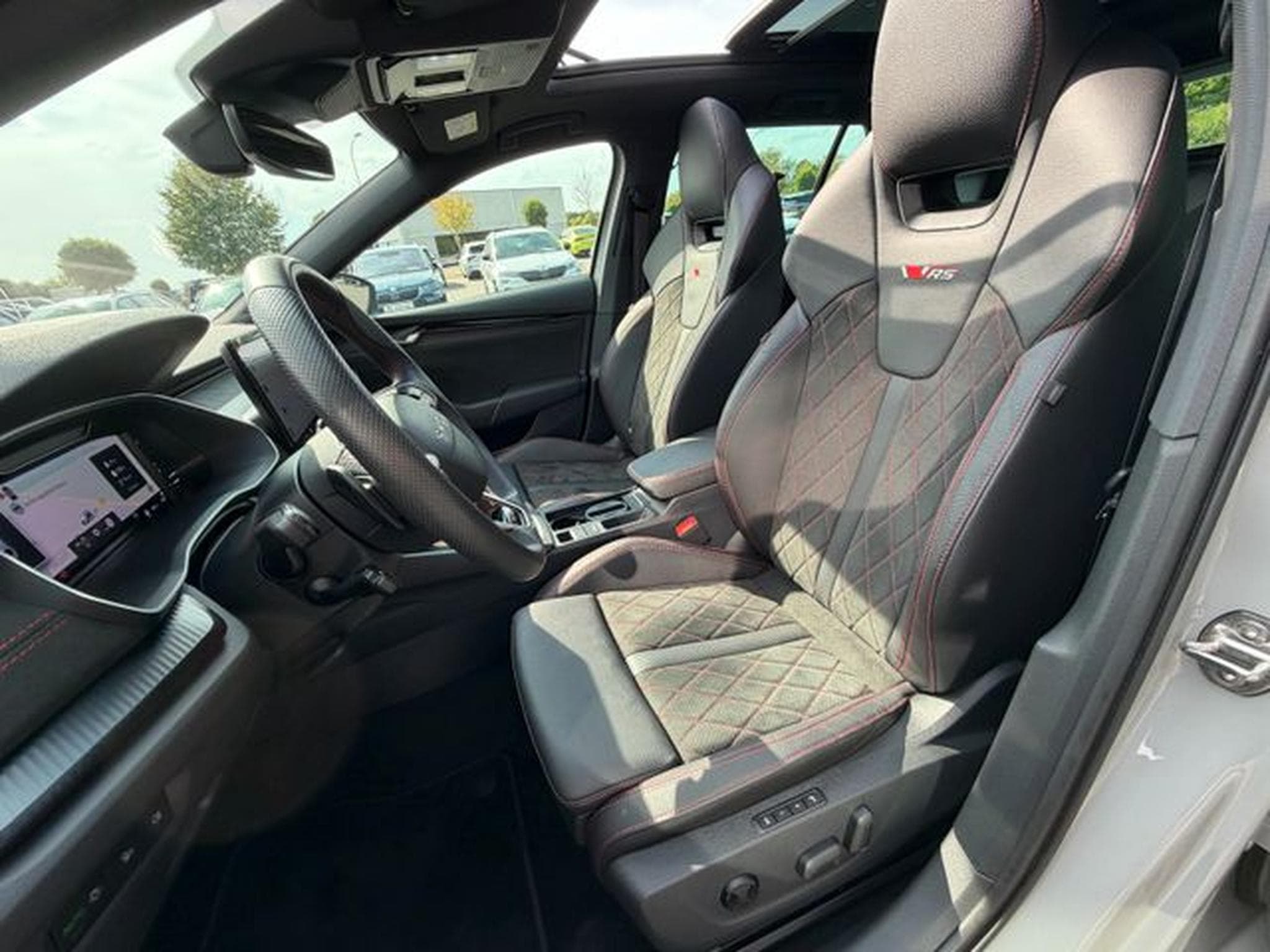 Skoda Octavia Octavia Kombi 2.0TSI RS Pano AHK Leder Canton (2025) - Photo 8
