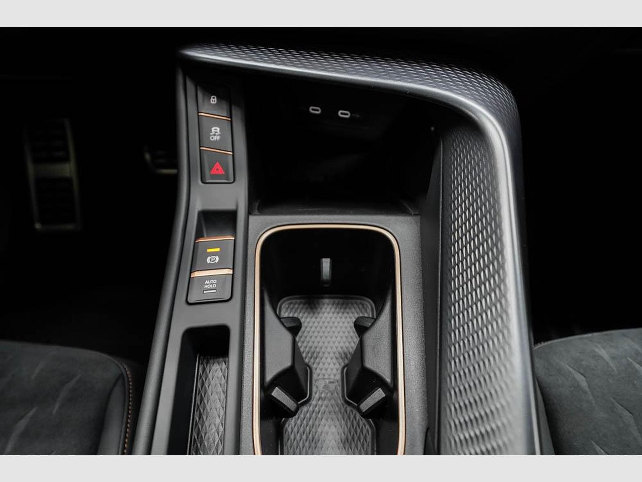 Cupra Terramar 1,5 eTSI DSG (2026) - Photo 13