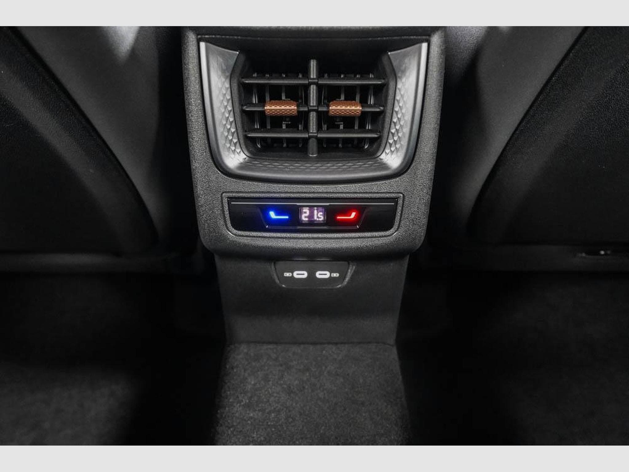 Cupra Terramar 1,5 eTSI DSG (2026) - Photo 18