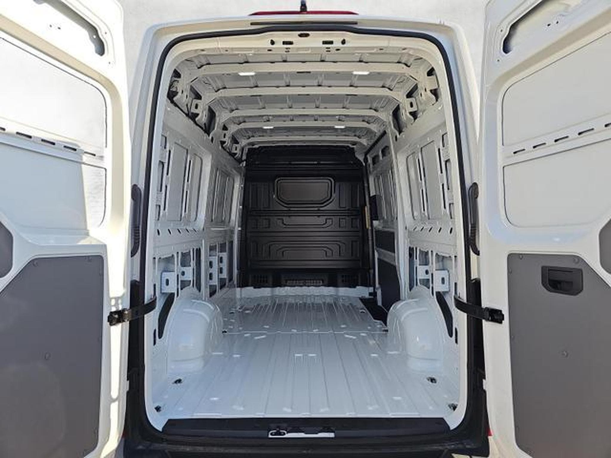 VW Crafter Kasten 35 mittellang FWD (2026) - Foto 14