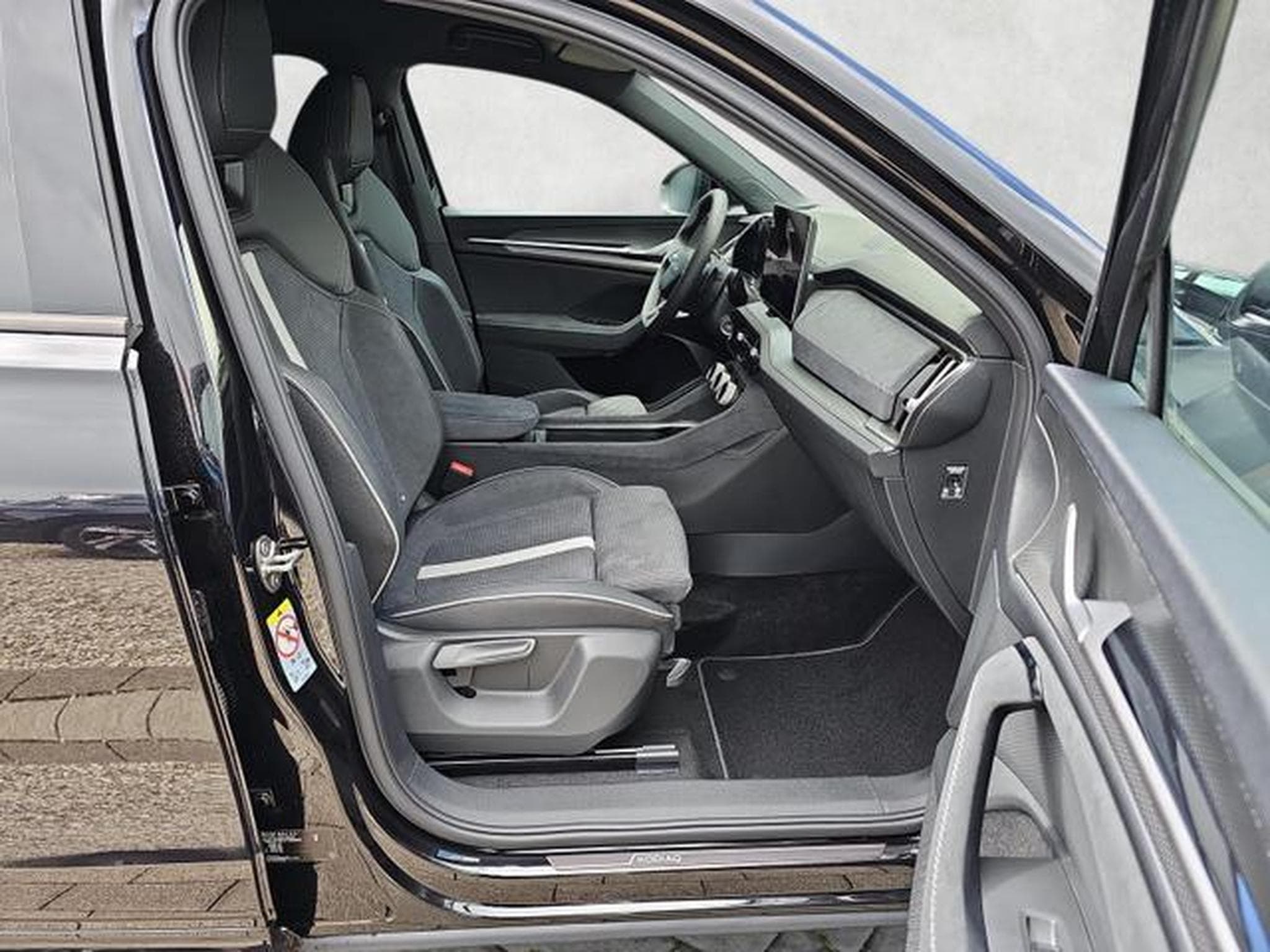 Skoda Kodiaq 2.0 TDI 142kW 4x4 Sportline (2026) - Photo 10