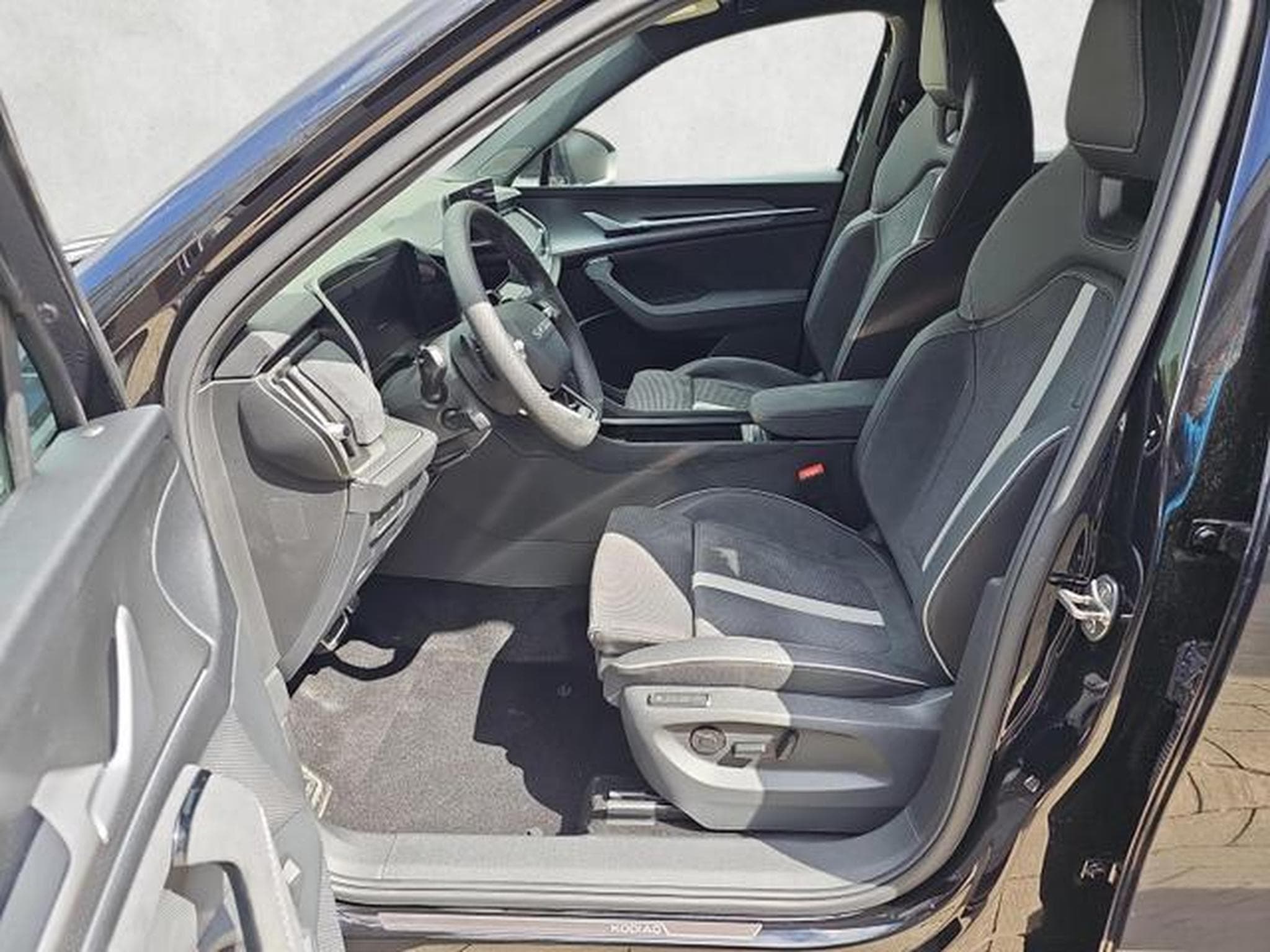 Skoda Kodiaq 2.0 TDI 142kW 4x4 Sportline (2026) - Photo 9