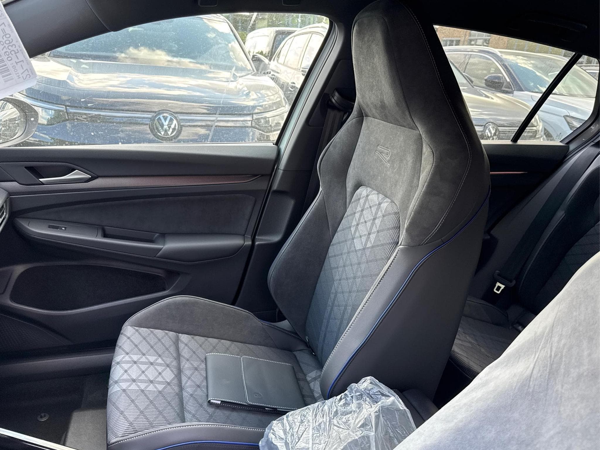 VW Golf R-Line Limited (2026) - Photo 10