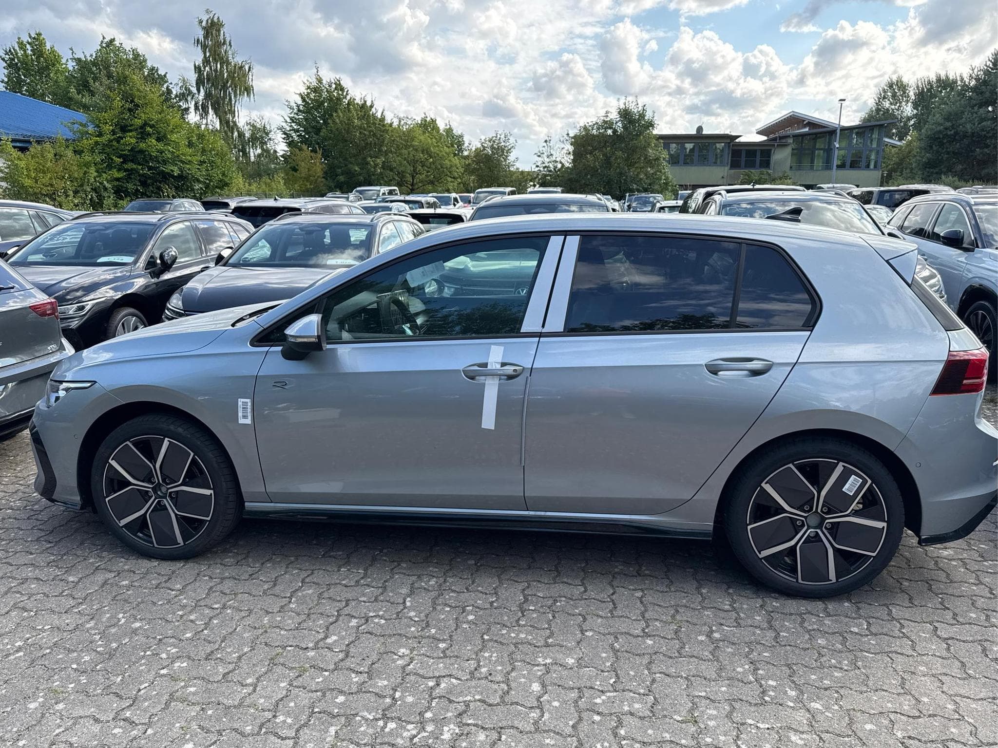 VW Golf R-Line Limited (2026) - Photo 2