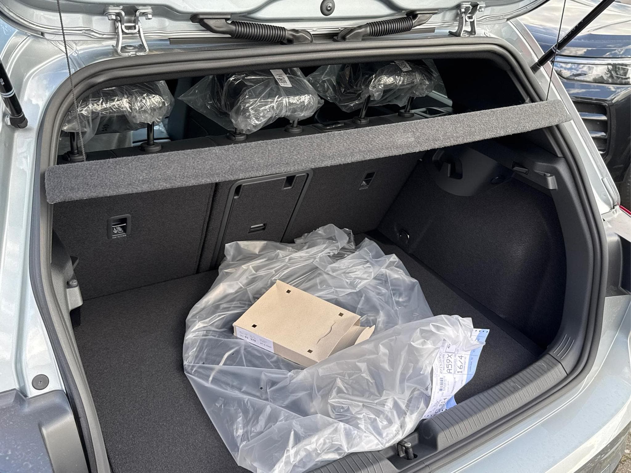 VW Golf R-Line Limited (2026) - Photo 8