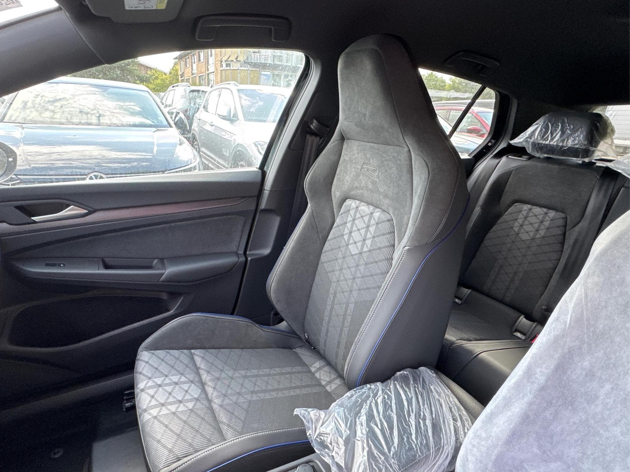 VW Golf R-Line Limited (2026) - Photo 15