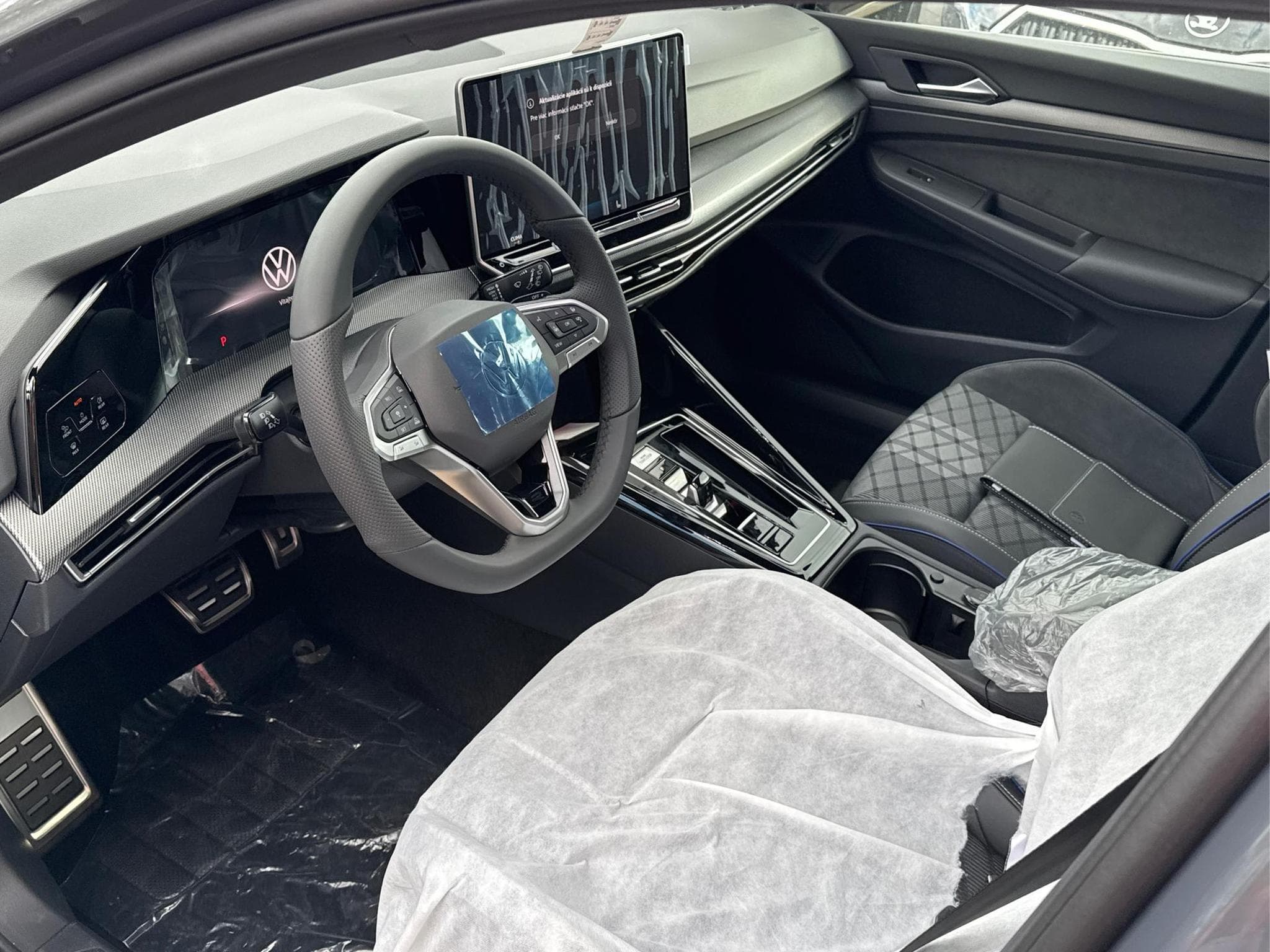 VW Golf R-Line Limited (2026) - Photo 10