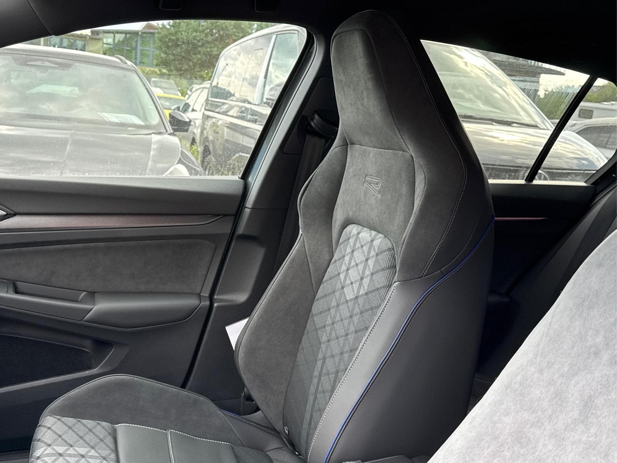 VW Golf R-Line Limited (2026) - Photo 11
