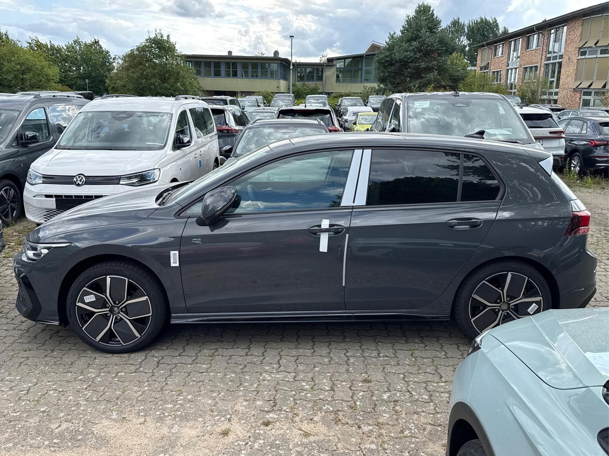 VW Golf R-Line Limited (2026) - Photo 2