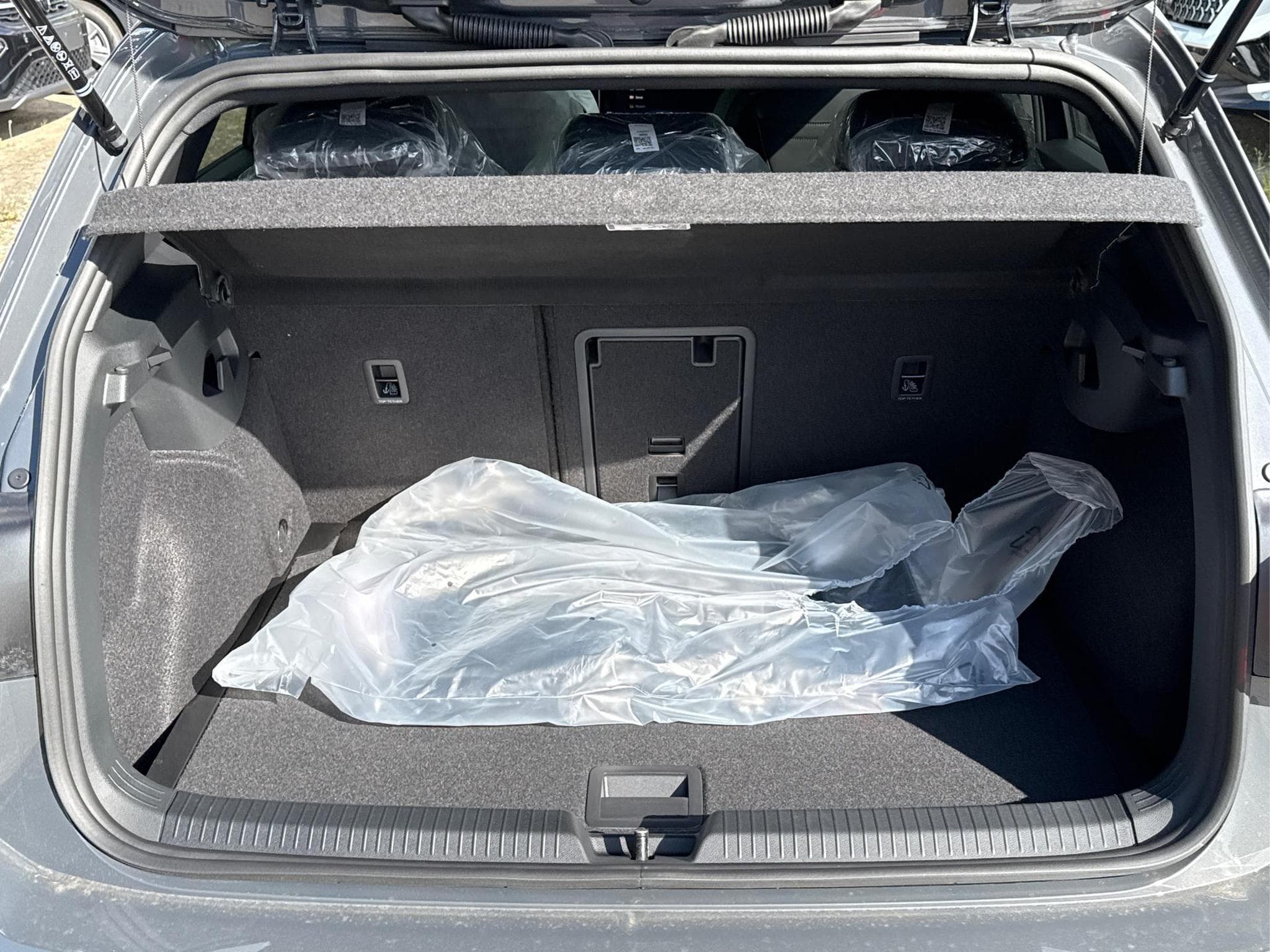VW Golf R-Line Limited (2026) - Photo 9