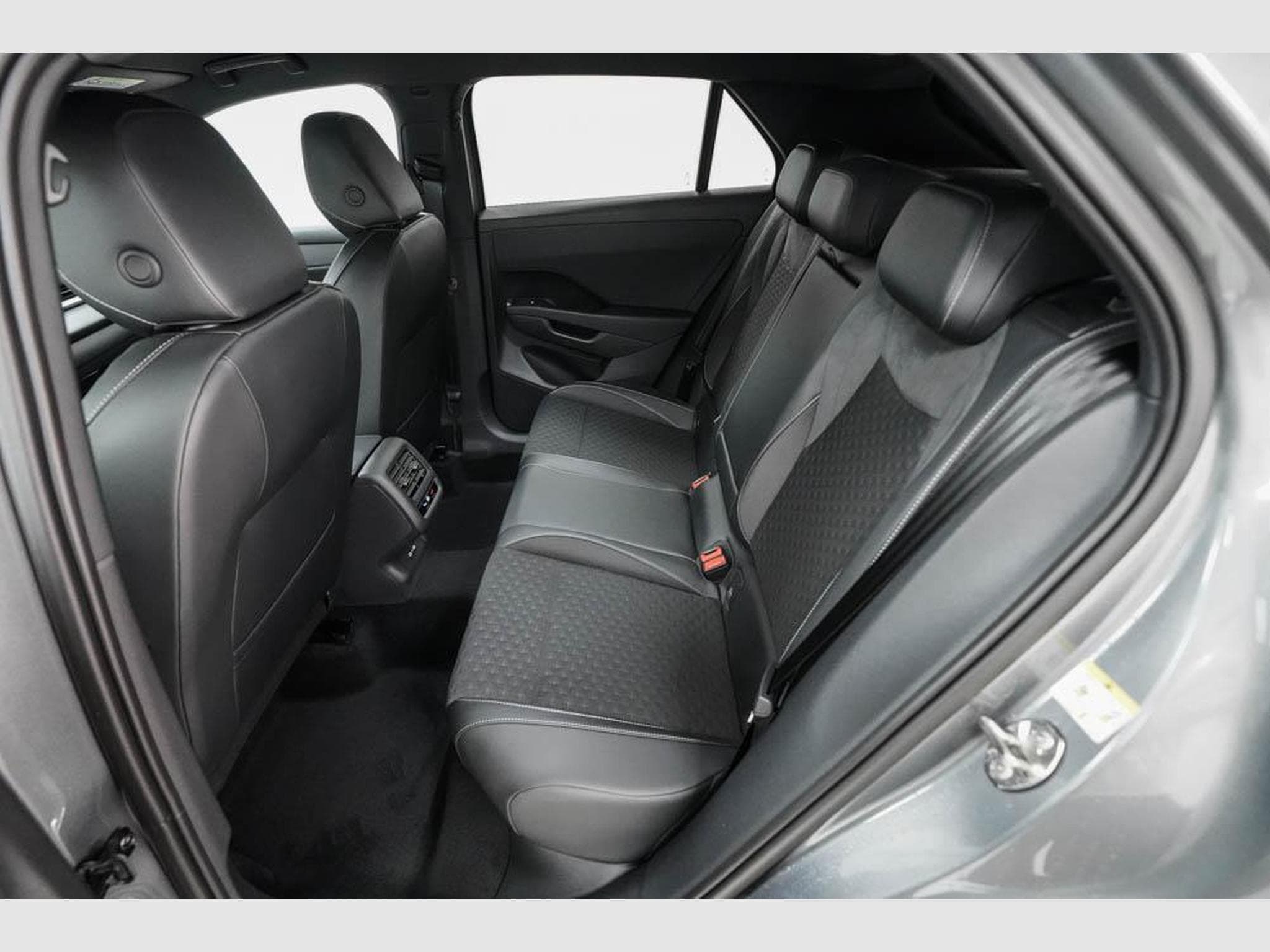 VW T-Roc neuer 1,5 eTSI (2026) - Foto 17
