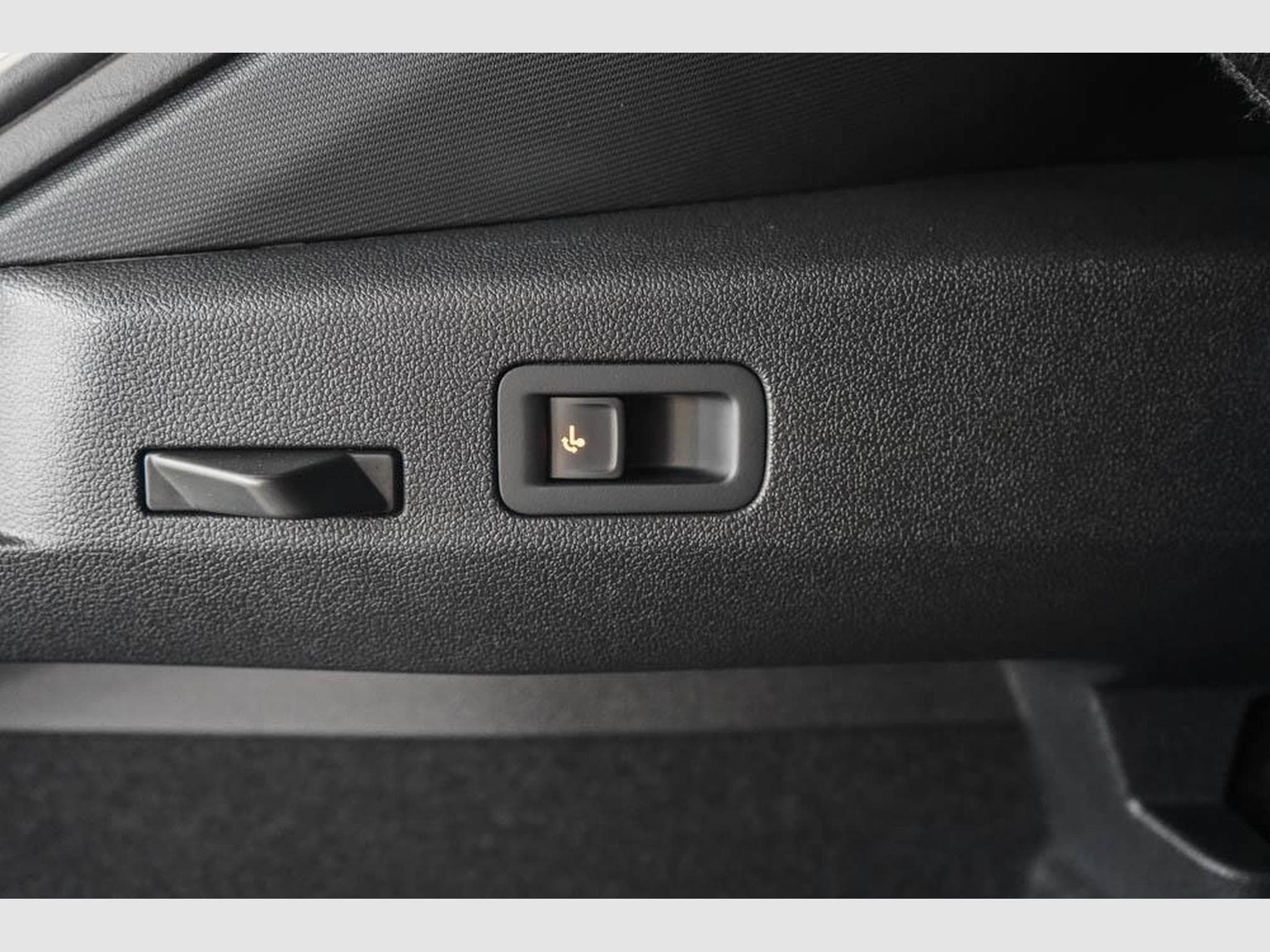 VW T-Roc neuer 1,5 eTSI (2026) - Foto 20
