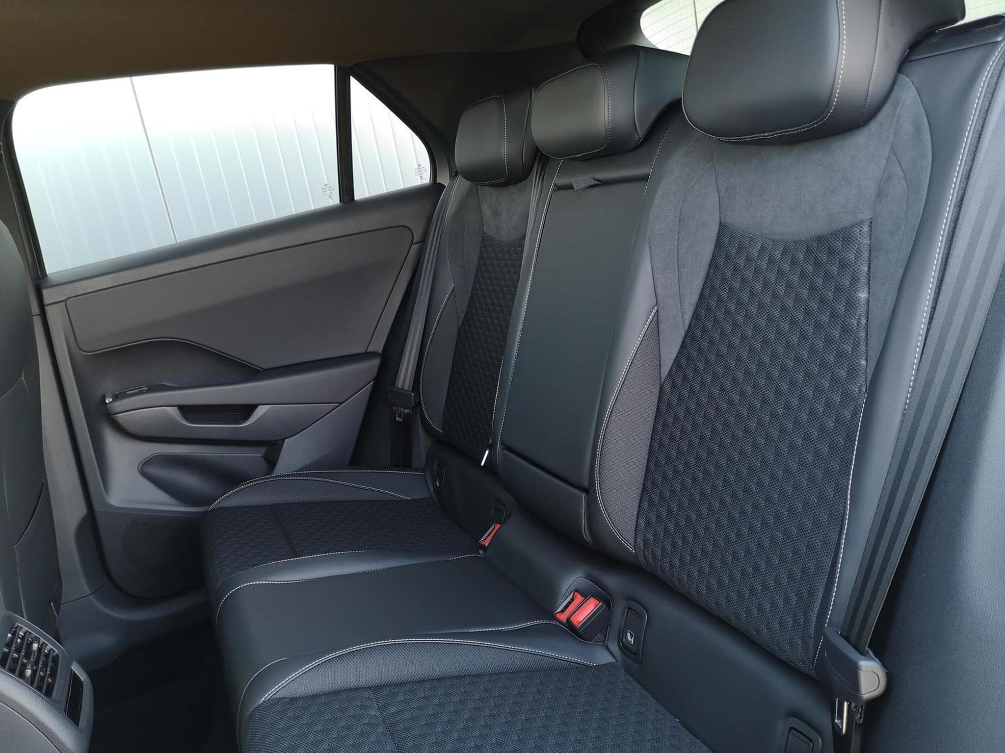 VW T-Roc 1.5 eTSI 110 kW R-Line (2026) - Foto 9