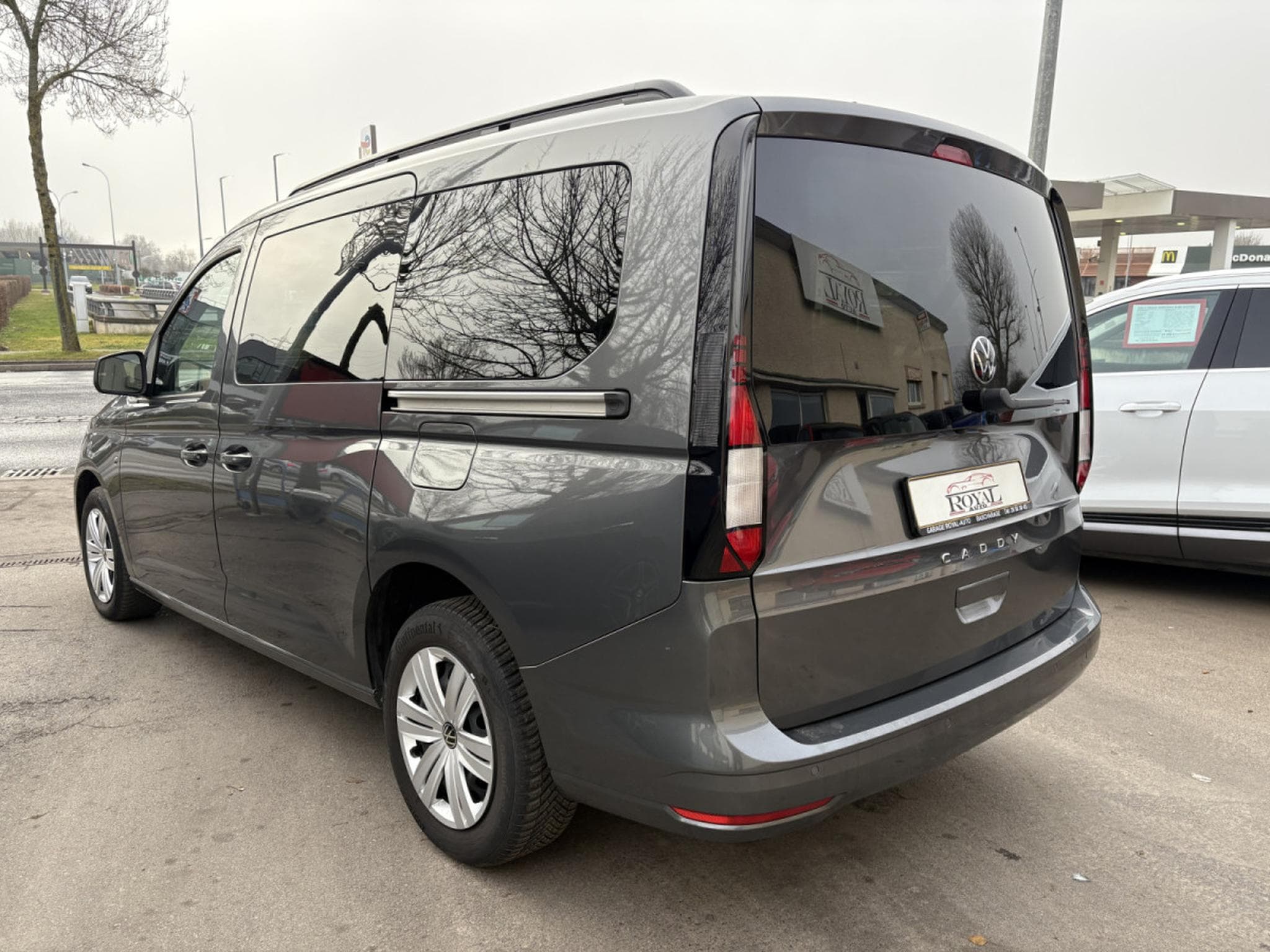 VW Caddy 1.5 TSI 114 CV 7 PLACES * GARANTIE 36 MOIS * (2023) - Photo 2