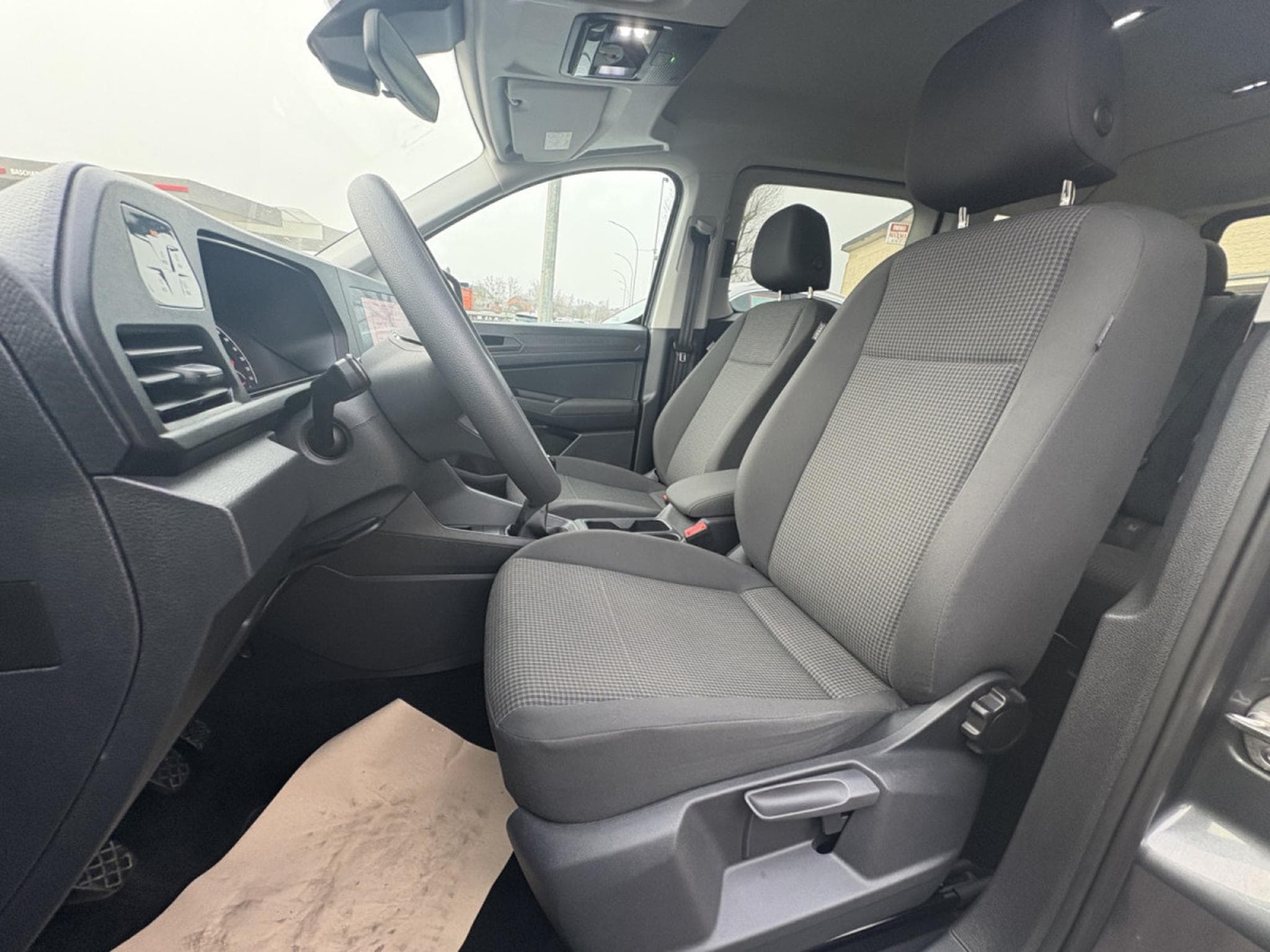 VW Caddy 1.5 TSI 114 CV 7 PLACES * GARANTIE 36 MOIS * (2023) - Photo 5