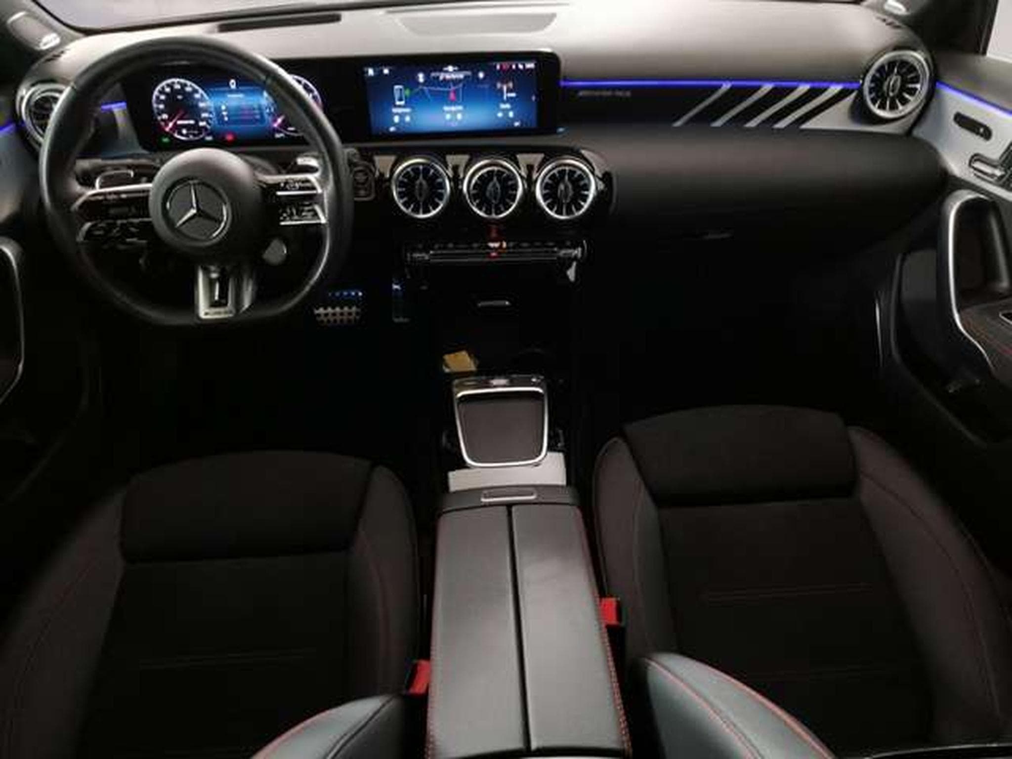 Mercedes Autres A 35 AMG (2024) - Photo 5