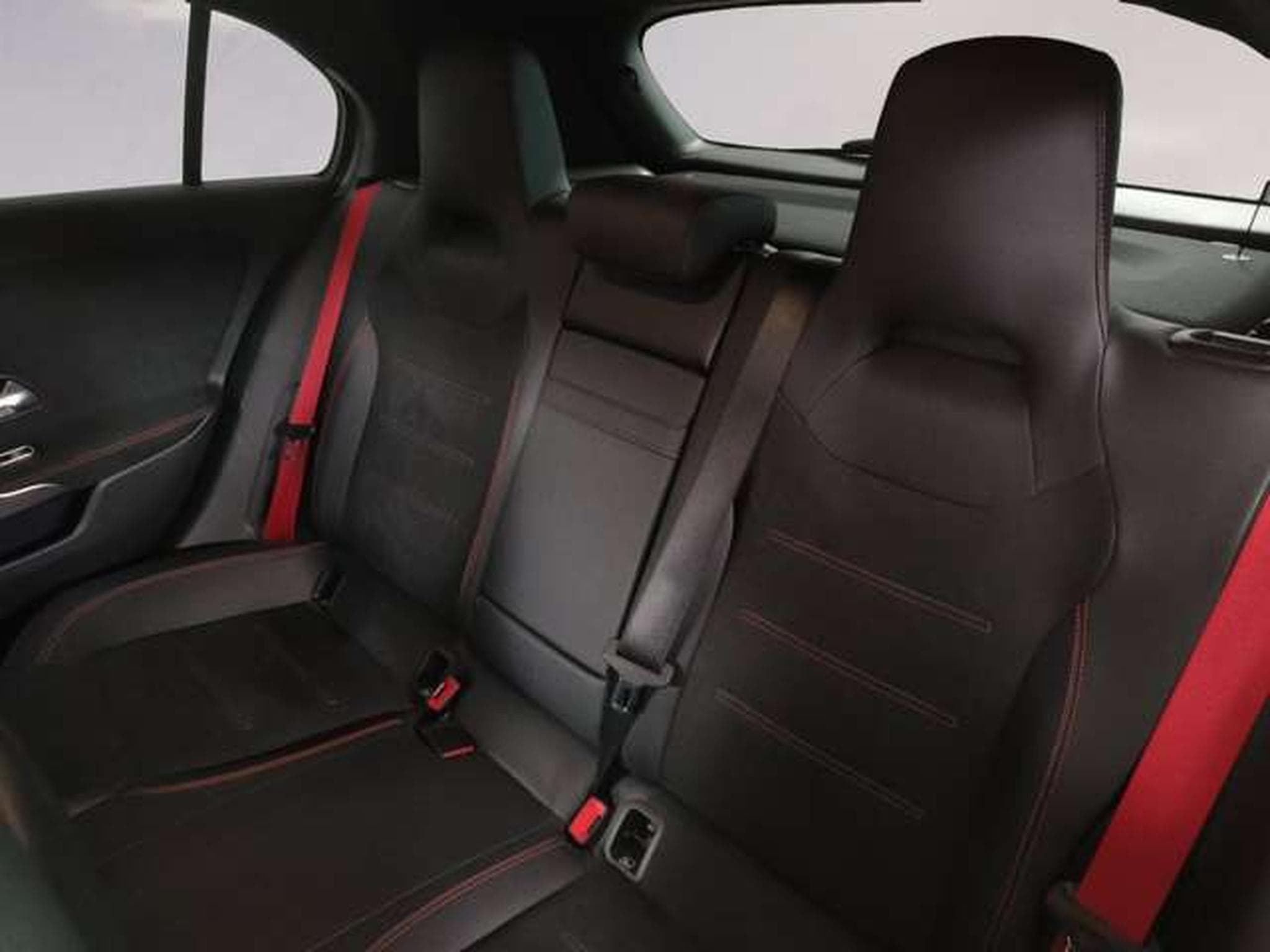 Mercedes Autres A 35 AMG (2024) - Photo 8