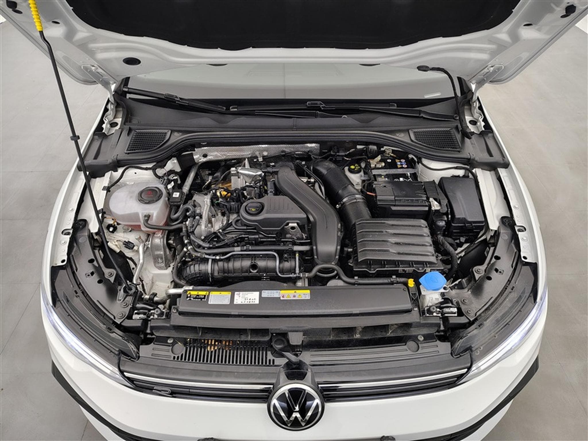 VW Golf 1.5 eTSI 150cv R-Line CARPLAY / FULL LED / CAMERA / JA 17" (2025) - Photo 19