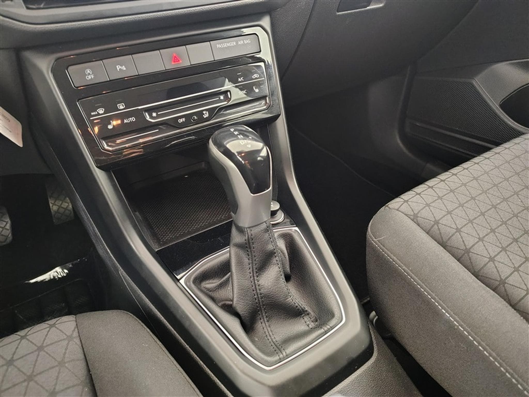 VW T-Cross 1.0 TSI 110cv DSG Life CARPLAY (2023) - Photo 12