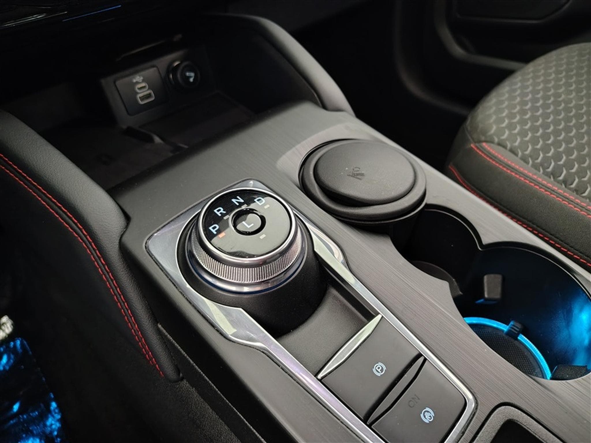 Ford Kuga 2.5 Duratec ST-Line NAVI / FULL LED / CAMERA / JA 18" (2025) - Photo 12