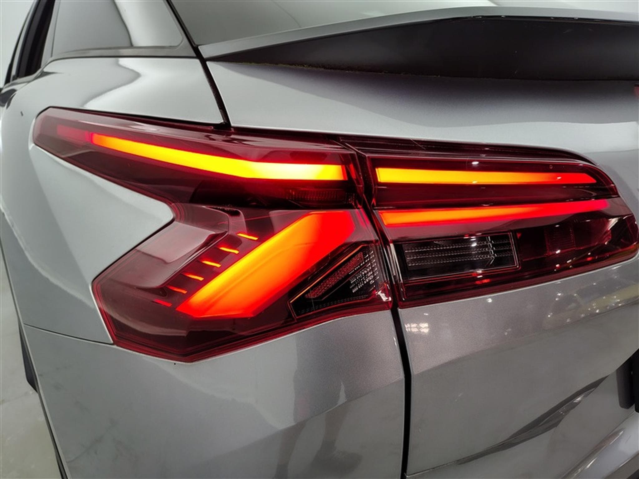 Citroen C5 X 1.2 PureTech 130cv EAT8 Plus NAVI / FULL LED / CUIR / JA 19" (2024) - Photo 16