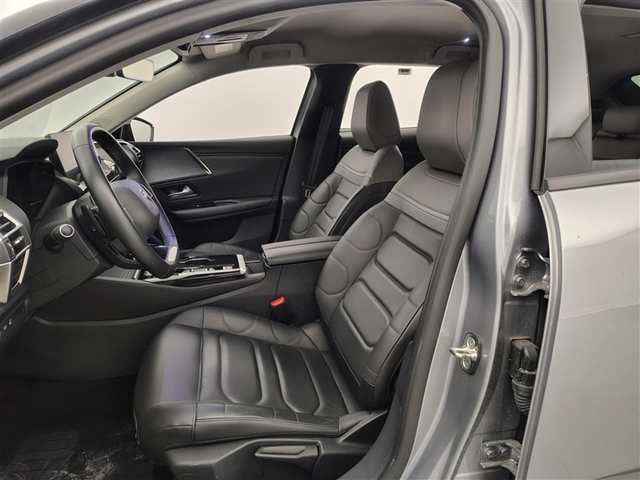 Citroen C5 X 1.2 PureTech 130cv EAT8 Plus NAVI / FULL LED / CUIR / JA 19" (2024) - Photo 7