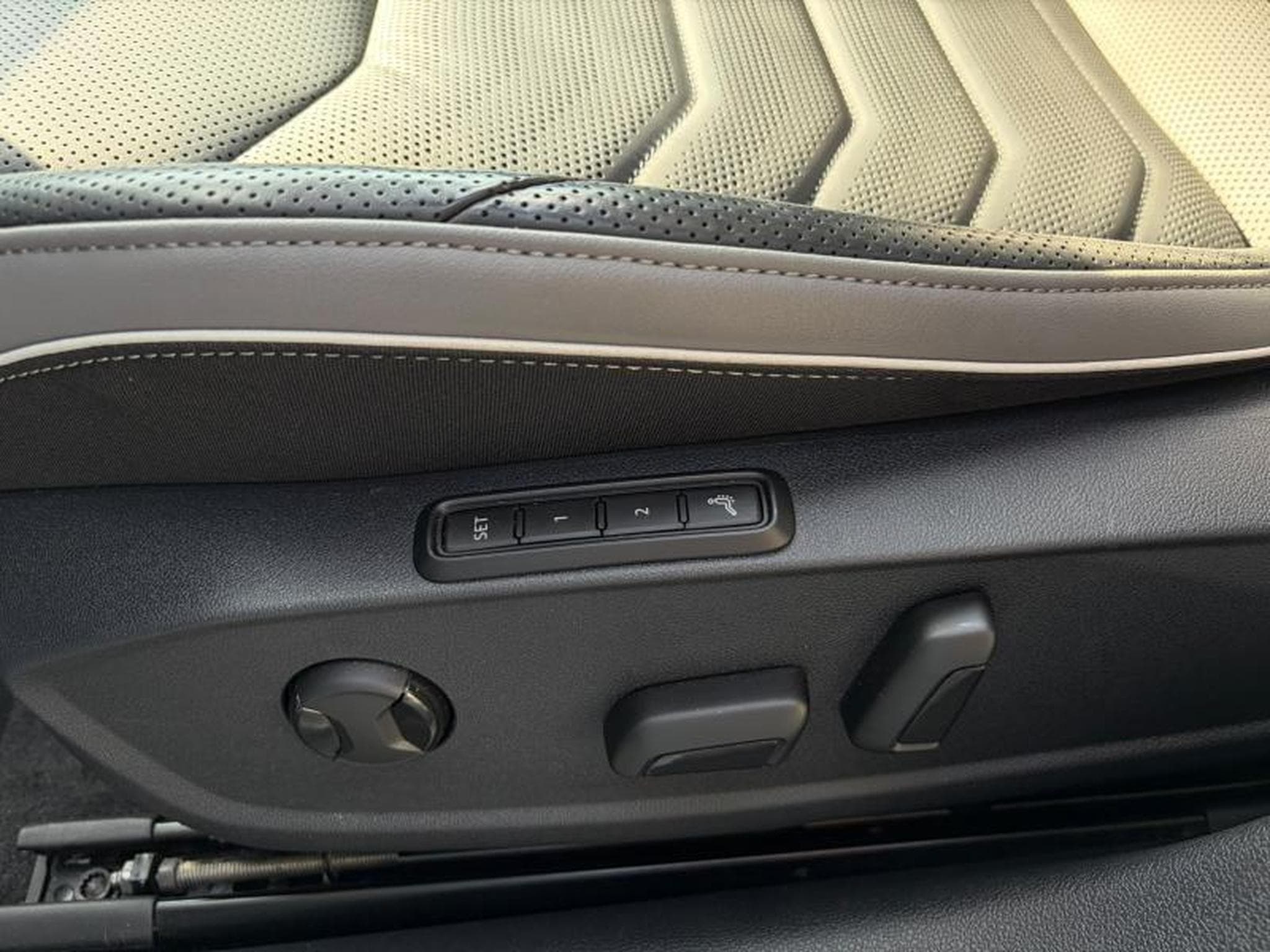 VW Arteon Elegance/Toi Ouvrant/Harman Kardon/Sièges électriques chauff (2022) - Photo 9